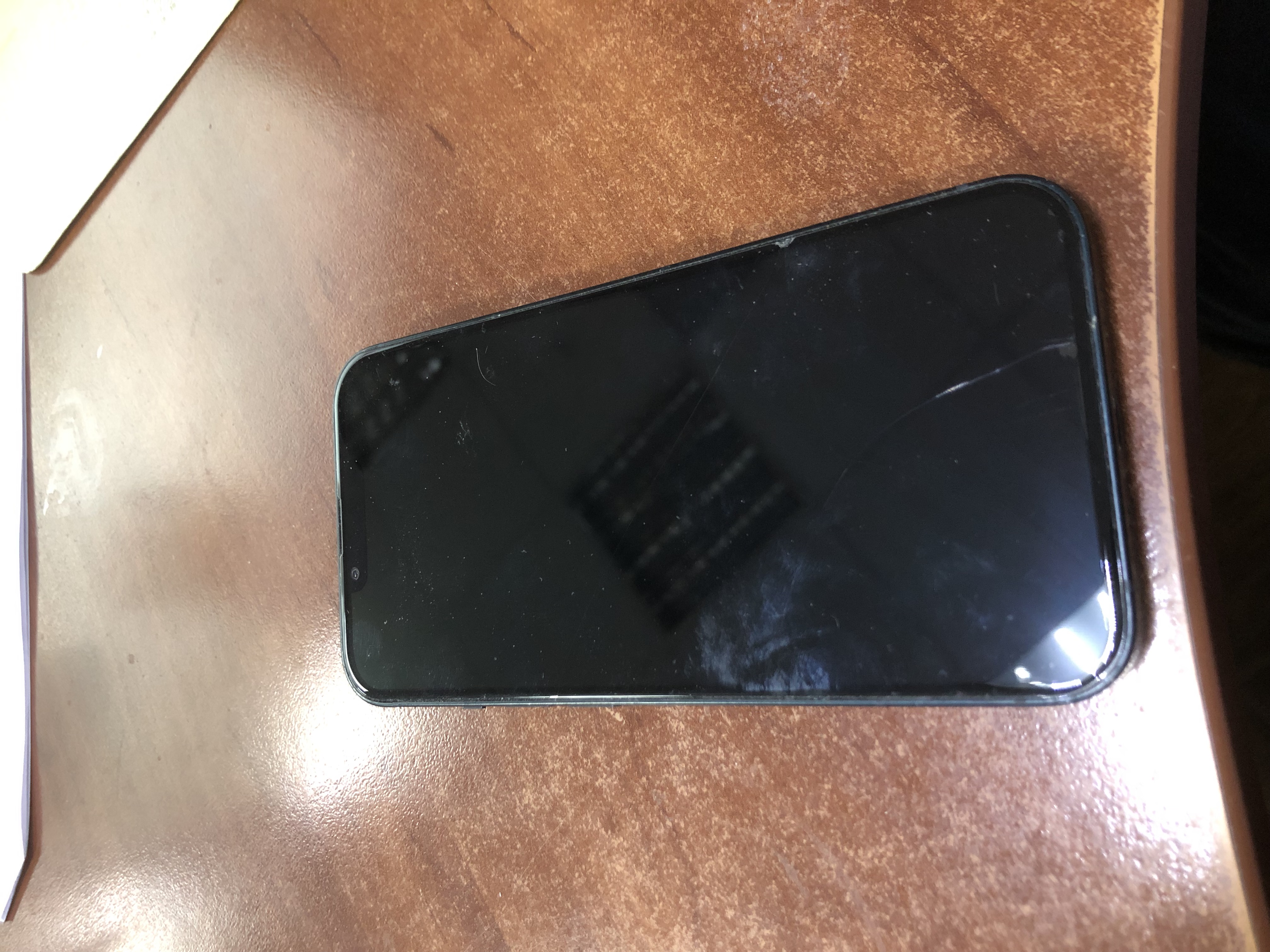 Сотовый телефон марки Iphone 13 в корпусе синего цвета,объем памяти 256 gb (трещина на экране, задняя панель разбита, телефон заблокирован) — 1 шт.