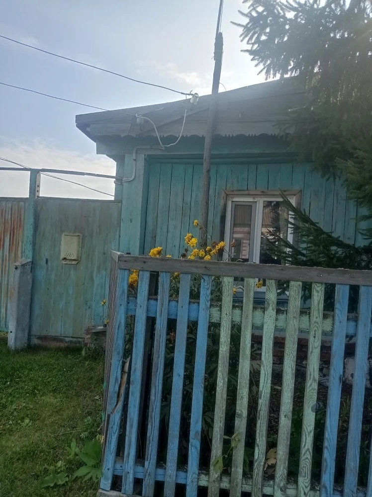 Жилой дом, признанный непригодным для постоянного проживания, расположенный по адресу: Челябинская область, Кунашакский район, д. Борисовка ул.Молодежная дом 24 и земельный участок под ним