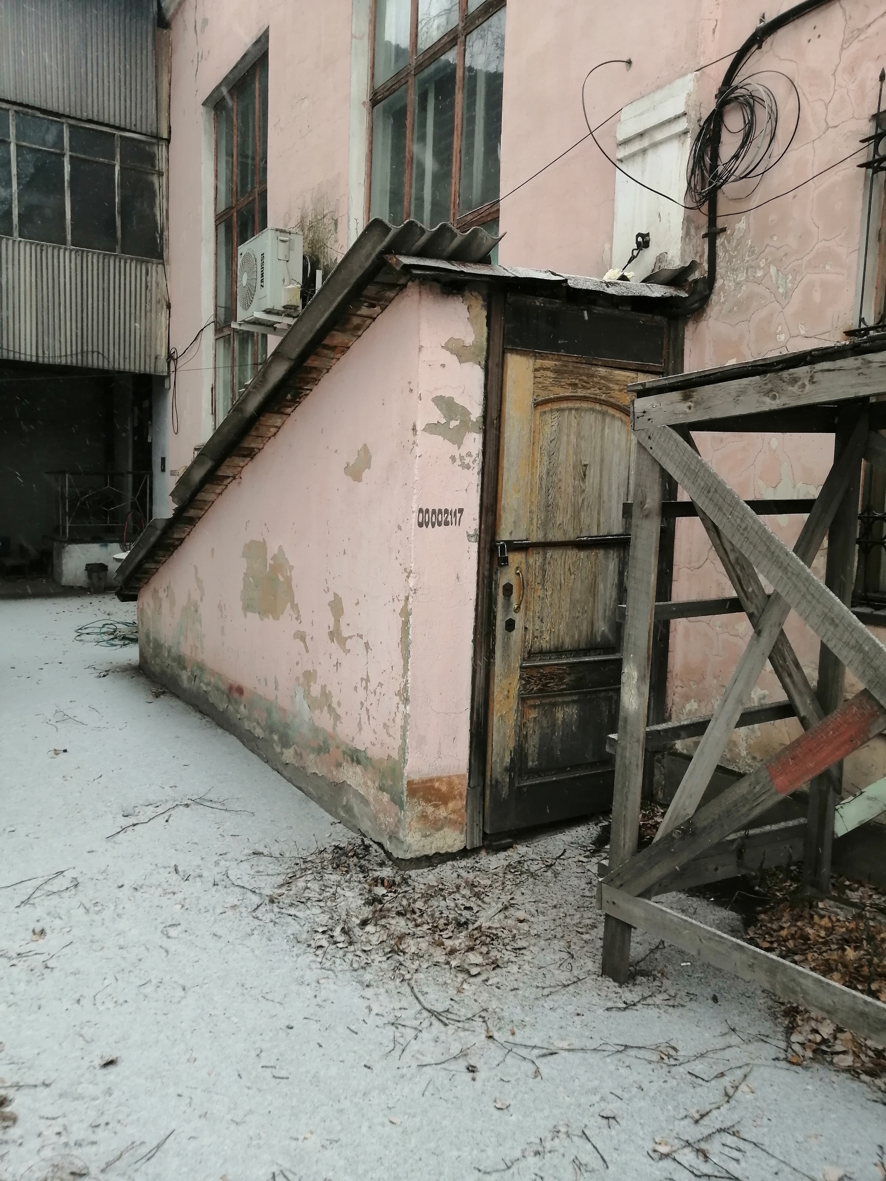 Право на заключение договора аренды нежилого помещения 3П (номера на поэтажном плане: 1-12) с кадастровым номером 55:36:000000:21752 общей площадью 214,7 кв. м. расположенного в подвальном помещении здания по адресу: г. Омск, ул. Академика Павлова, д. 22.
