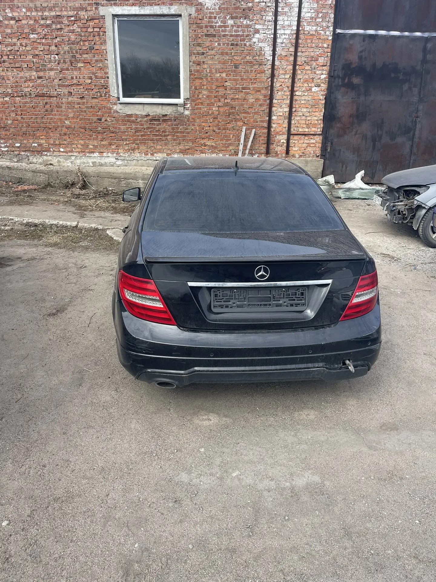 Автомобиль Мерседес Бенц С180, VIN WDD2040311A824554, модель/номер двигателя 27494030036882, 1 шт. + Автомобиль RENAULT SR, г.р.з. Н685ОМ29, VIN X7LLSRAAH9H233338, 1 шт. Единый лот. Реализация по прямому назначению. Сопроводительные документы отсутствуют.