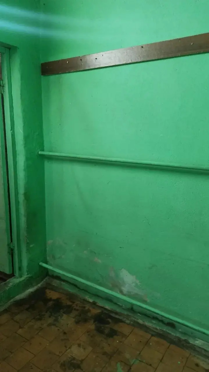 Помещения (№8) общей  площадью 22,4кв.м., (гараж) расположенный по адресу: 423571, Республика Татарстан, г. Нижнекамск, пр. Мира, д.16