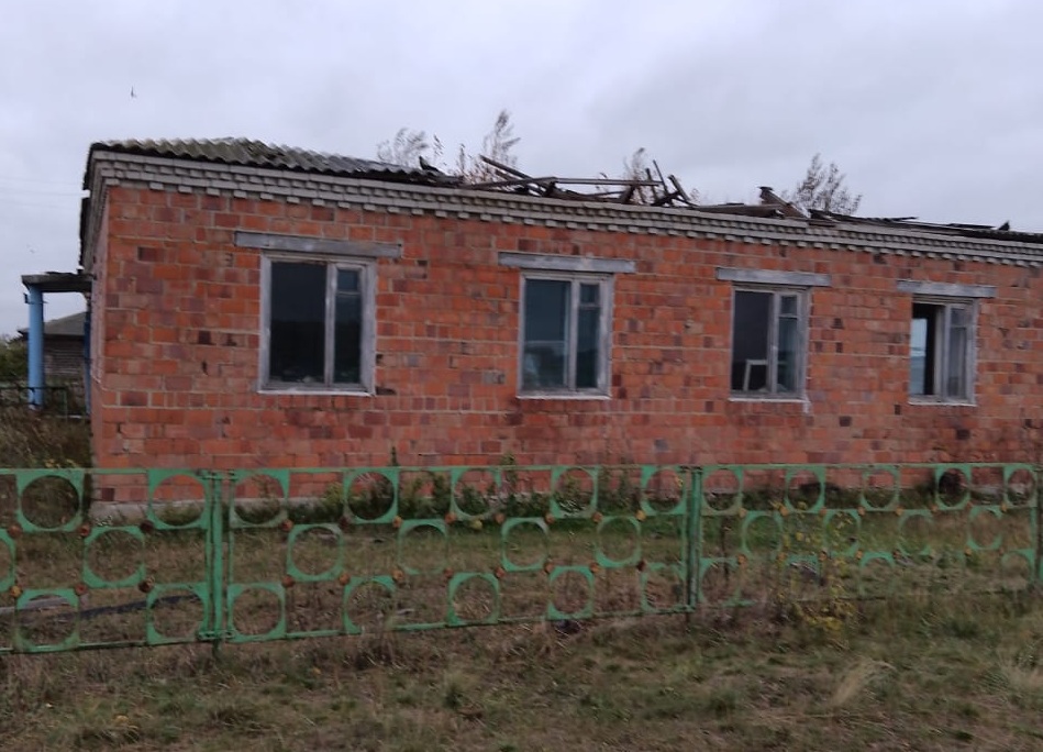 Здание на земельном участке площадью 2982 кв. м, по адресу: Курганская область, Петуховский район, с. Новое Ильинское, ул. Молодежная, д. 31