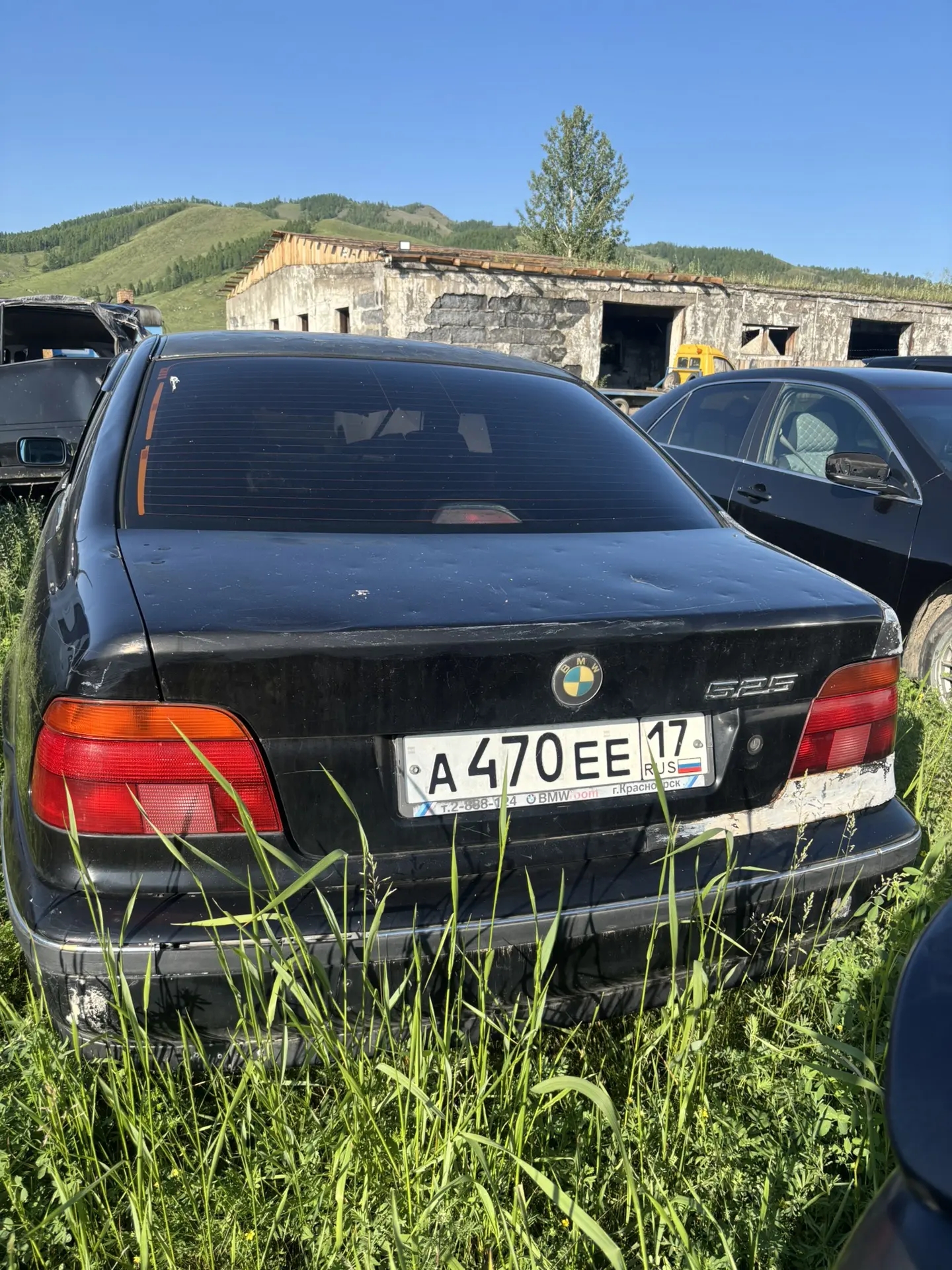 Транспортное средство марки «BMW5201» 1999 г.в.,  с государственным регистрационным номером А470ЕЕ17. (ТС в аварийном состоянии, передняя часть повреждена, лобовое стекло разбито)