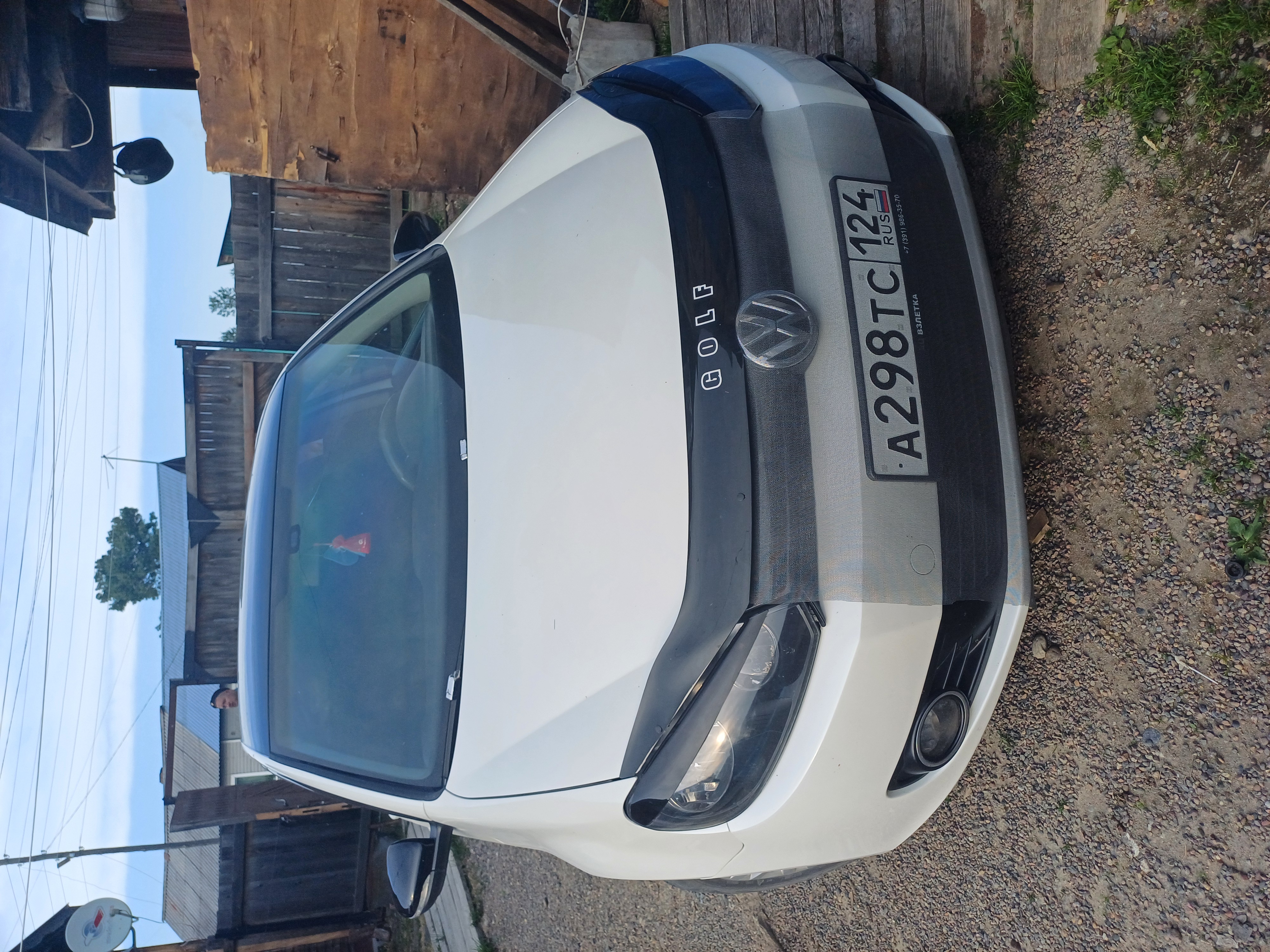 Легковой автомобиль комби (хэтчбек) VOLKSWAGEN Golf, 2011 г.в., г/н A298TC124, VIN WVWZZZ1KXCW076915, номер кузова WVWZZZ1KXCW076915, цвет белый. Начальная цена продажи 1 186 000 руб. Задаток 177950 руб.