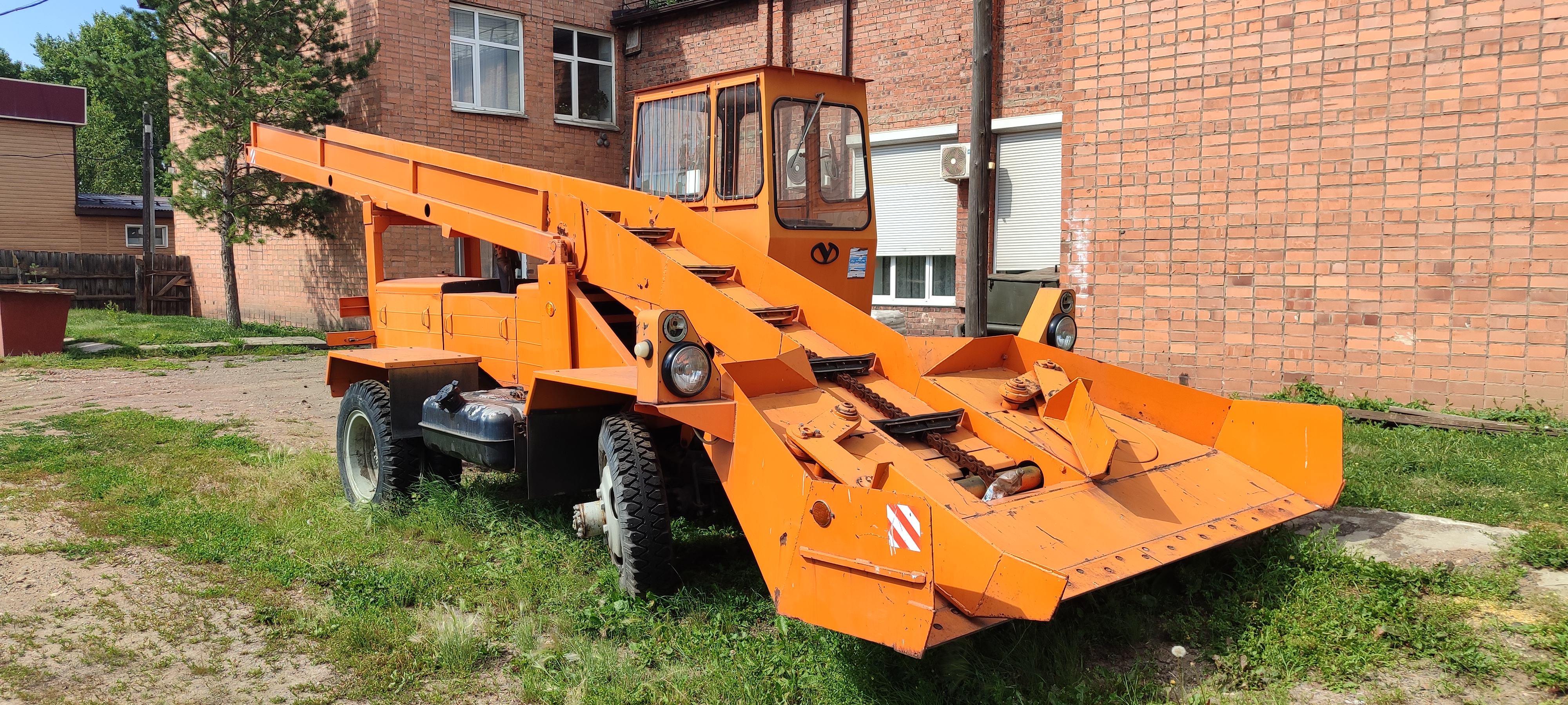 Снегопогрузчик КО-206АН