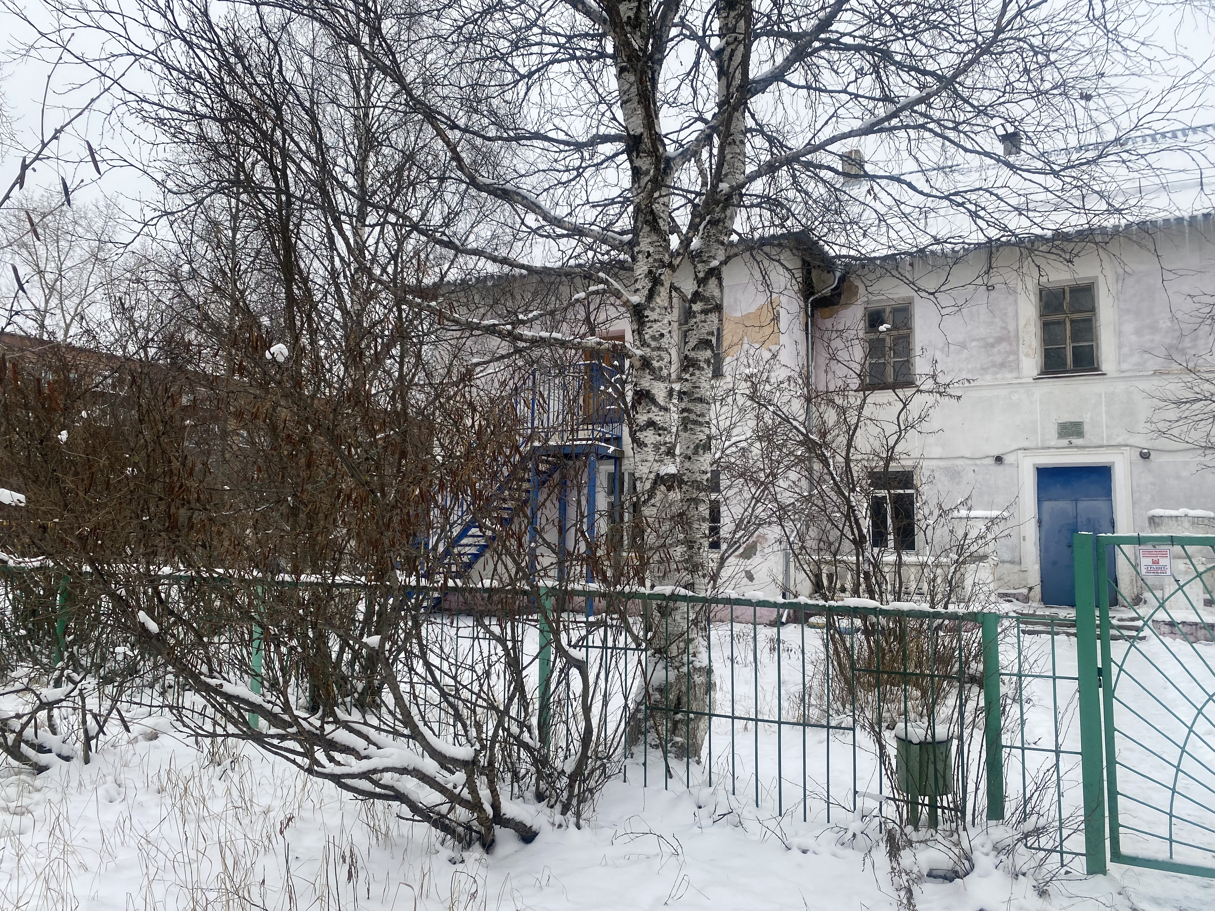 Здание, площадью 537,8 кв. м., расположенное по адресу: Республика Коми, г. Печора, ул. Гагарина, д. 12 А. Здание кирпичное, двухэтажное, 1957 года постройки. Закреплено на праве оперативного управления за Управлением образования МР «Печора». Кадастровый номер: 11:12:1701010:1042.
