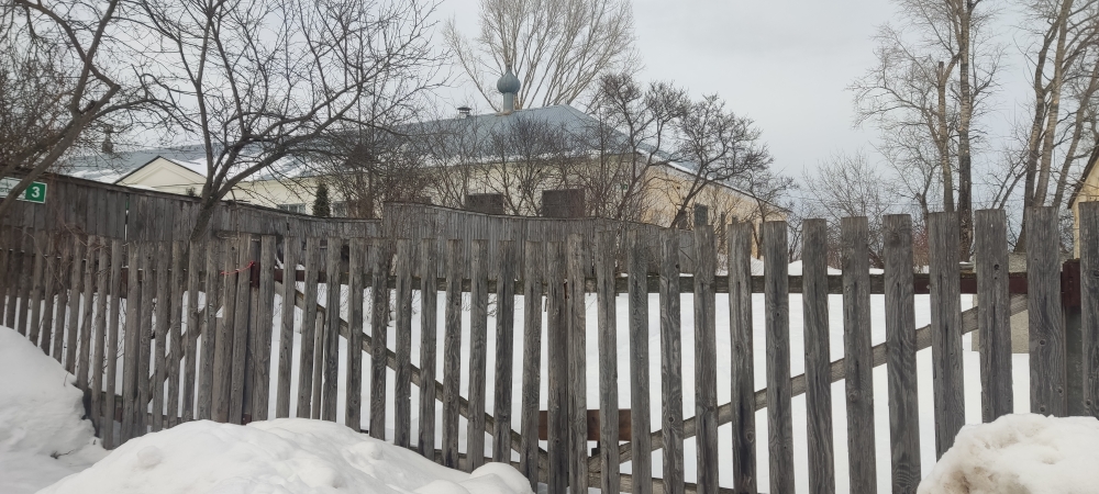 Земельный участок общей площадью 1 154 кв.м. с кадастровым номером: 43:42:000006:37 с расположенным на нем объектом федерального имущества – здание архива общей площадью 181,3 кв.м. с кадастровым номером: 43:42:000006:140 по адресу: Российская Федерация, Кировская область, г.о. город Кирово-Чепецк, г. Кирово-Чепецк, ул Свободы, д. 3а.