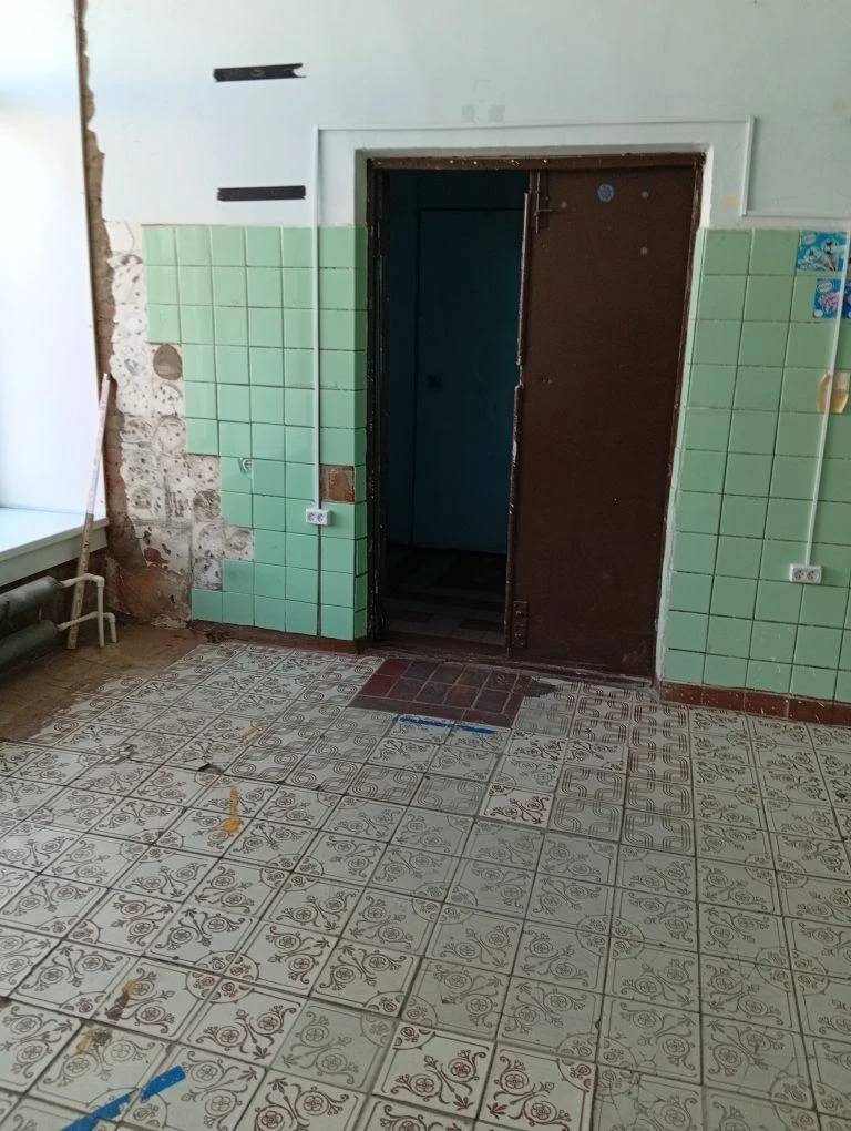 часть нежилого помещения с кадастровым № 28:26:000000:2629 (пом. № 58 по тех паспорту), общей площадью 43,6 кв.м., расположенное в здании ТОЦ по адресу: Амурская область, Тындинский округ, п. Дипкун, ул. Мира, дом 15