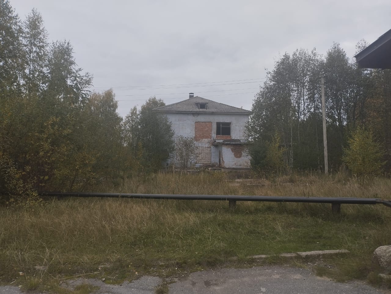 нежилое здание (детский сад) с кадастровым номером 10:15:0000000:354, общей площадью 448,3 кв. м., и земельный участок с кадастровым номером 10:15:0050119:62, общей площадью 2872 кв. м, (разрешенное использование: государственные административно-управленческие объекты и некоммерческие организации, не связанные с проживанием населения, территориальная зона – зона общественно-деловой застройки), расположенные по адресу: Республика Карелия, Пудожский район, п. Шальский, ул. Октябрьская.