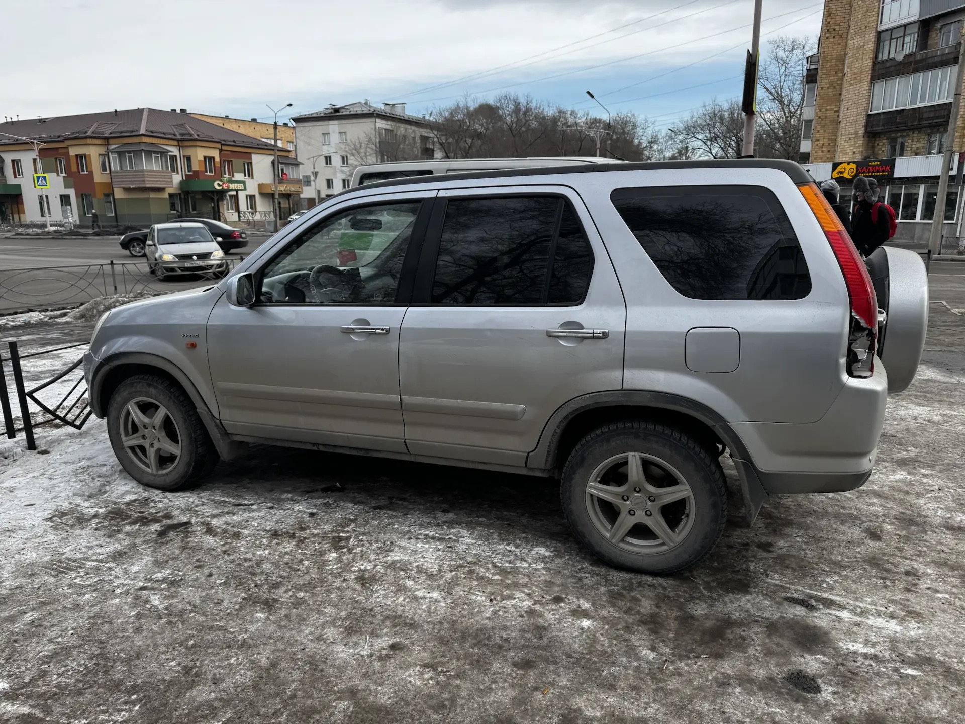 Лот №21 (повторные торги) Легковой автомобиль Хонда ЦР-В, 2004 г.в., VIN SHSRD88604U216967, цвет серебристый. Рабочее состояние не проверялось. Должник Иванова И.С. Обременения: запреты судебного пристава исполнителя на рег. действия. Начальная цена продажи 561255,00 руб. Задаток 84188,25 руб. (пор. 016/Тд)