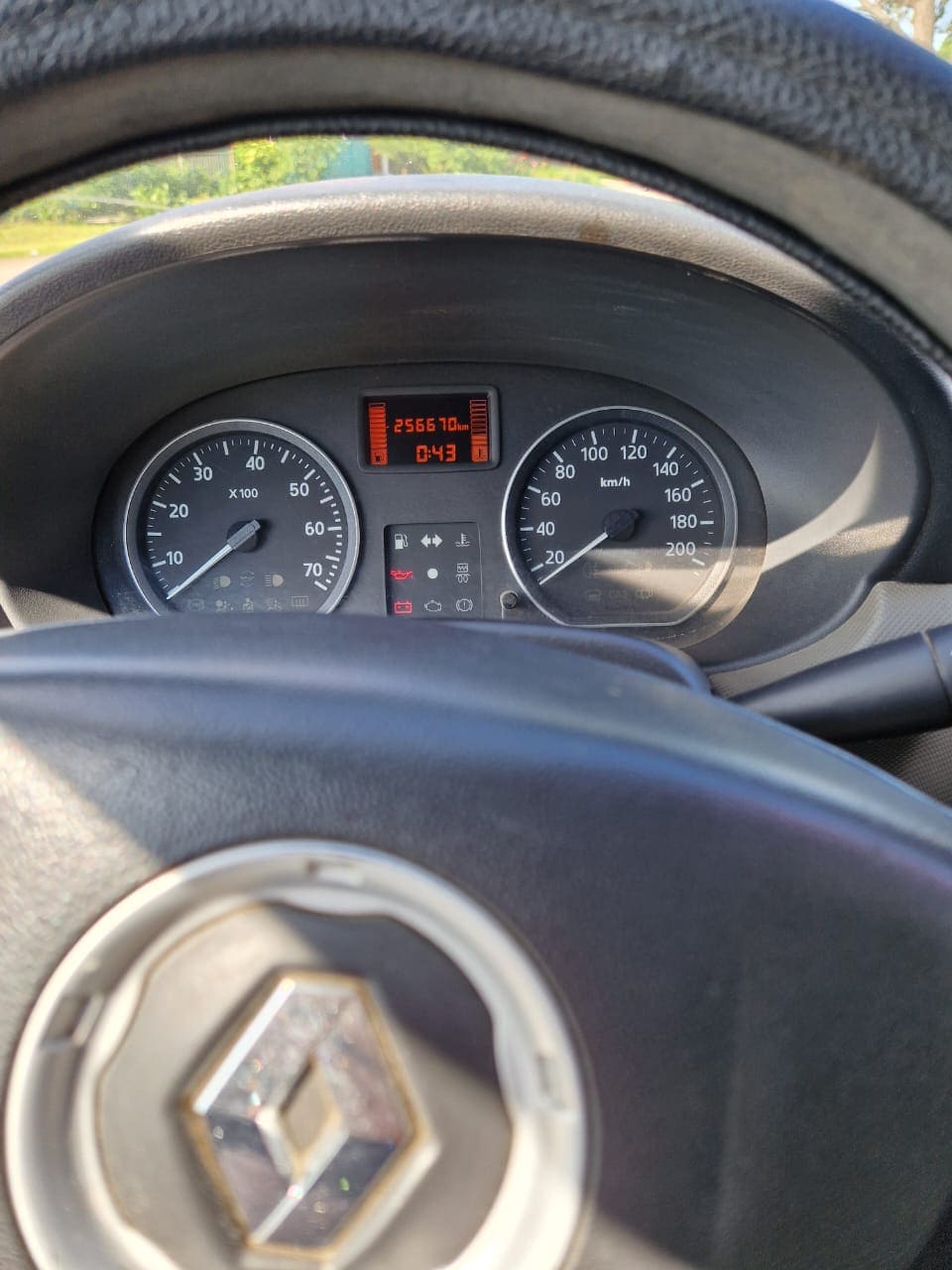 Автомобиль RENAULT SR, инвентарный номер 21012500002, 2010 года выпуска; серия, номер паспорта транспортного средства: 77 МУ 601809; идентификационный номер (VIN): X7LLSRB2HAH298310, номер кузова: X7LLSRB2HAH298310; модель, номер двигателя: K7JA710, UH36983.