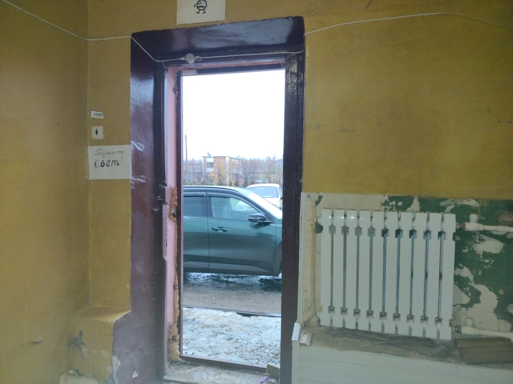 Право заключения договора аренды недвижимого имущества, находящегося в собственности муниципального образования город Новомосковск: нежилые помещения №№ 2,3,13,14 - часть встроенного нежилого помещения I в жилом доме, находящиеся по адресу: Тульская область, р-н Новомосковский, г. Новомосковск, ул. Свердлова, д. 4, общей площадью 28,2 кв.м, кадастровый номер 71:29:010502:1305