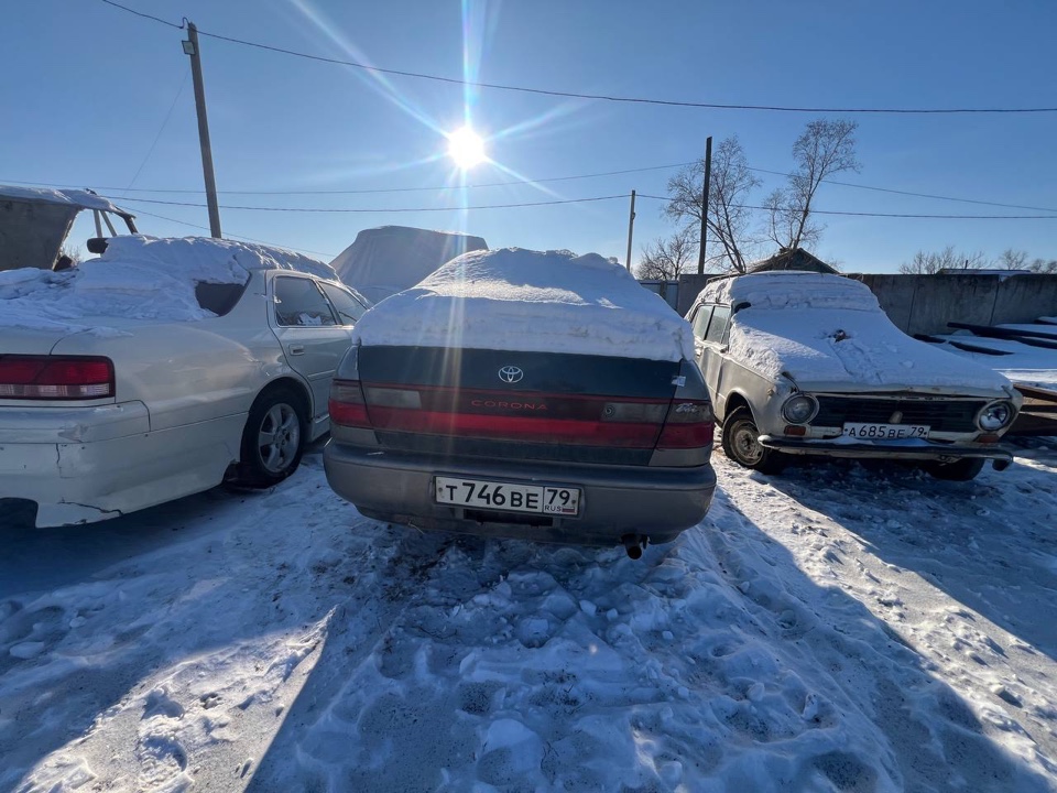 Автомобиль марки Toyota Corona , г/н Т746ВЕ79 ,по карточке ТС № двигателя 0914753 , № кузова ST1904045342 , цвет серый