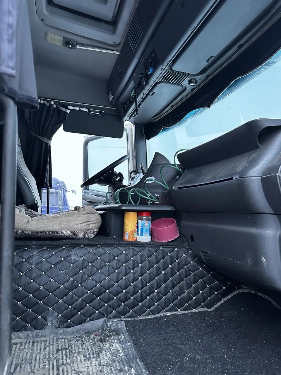 Грузовой автомобиль 57 SCANIA R340 4X4, 2012 г.в., г/н O471EM761, VIN X8957SC20C0ER7065, белого цвета, в рабочем состоянии, по кузову повреждения и царапины, лобовое стекло без повреждений, пробег 981 918 км., должник Негодяев Н.А., (Поручение ТУ Росимущества в РО от 03.06.2026 № 61-666-У). Адрес (местоположение): Ростовская область, г. Таганрог, ул. Мариупольское Шоссе, д. 27.
