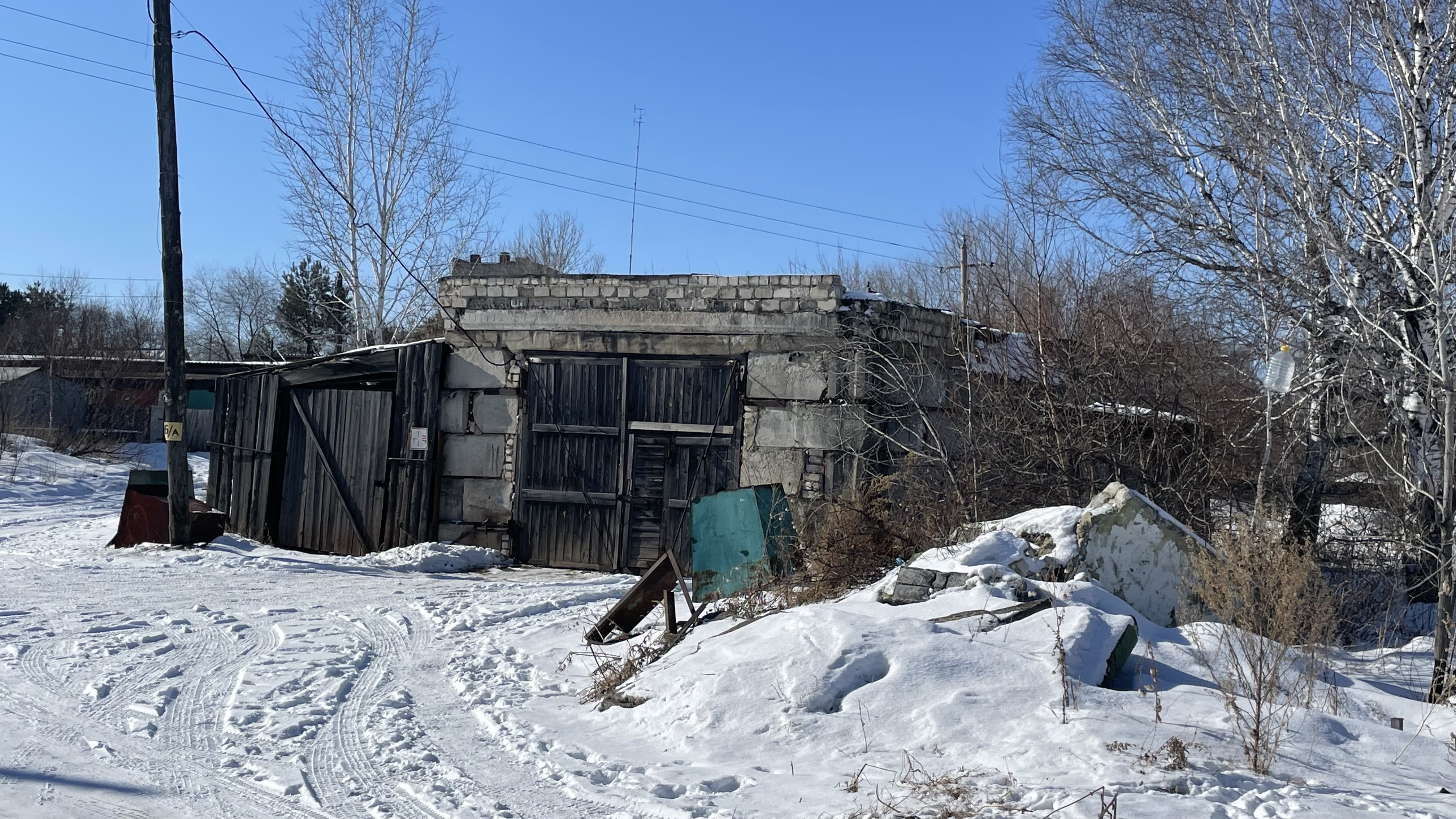 Нежилое здание (гараж), назначение: нежилое, этаж 1, с кадастровым номером 28:07:010006:1767, площадью 60,6 кв.м., адрес: Амурская область, г. Шимановск, ул. Советской армии, д. 6