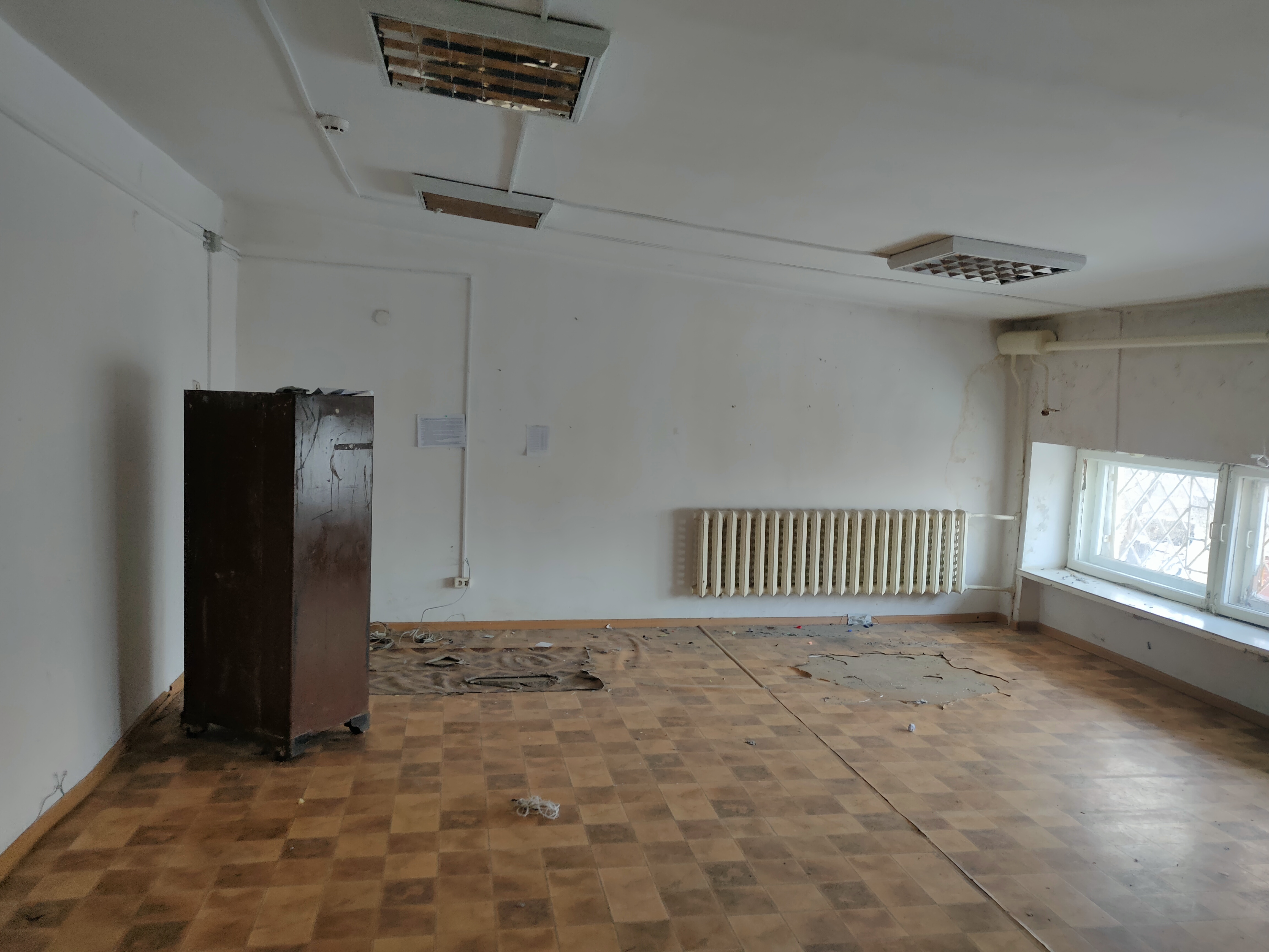 Нежилые помещения, площадью 67,2 кв.м (№11, 12, 13, 14 на поэтажном плане 2 этажа), в здании, с кадастровым номером 45:06:020114:144, расположенном по адресу: Курганская область, Каргапольский район, р.п. Каргаполье, ул. Калинина, д. 39