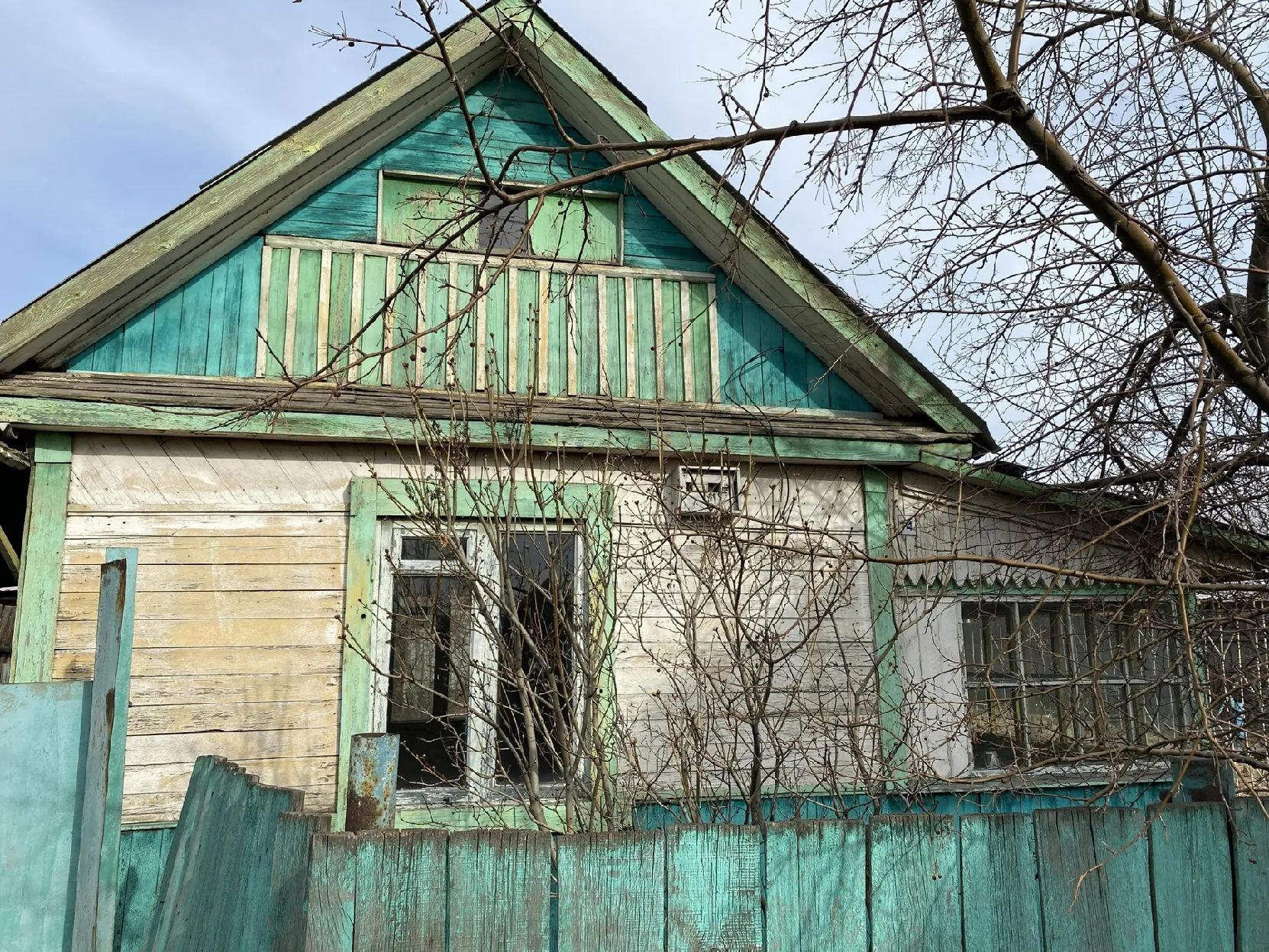 Жилой дом площадью 22 кв. м, кадастровый номер 03:24:031001:648. Местоположение: РБ, г. Улан-Удэ, СНТ Металлист, ул. Медная, проезд, 7, д. 14. Земельный участок площадью 448 кв. м, кадастровый номер 03:24:031001:33. Местоположение установлено относительно ориентира, расположенного за пределами участка. Ориентир жилой дом. Участок находится примерно в 764 м, по направлению на северо-запад от ориентира. Почтовый адрес ориентира: РБ, г. Улан-Удэ, СНТ Металлист, ул. Медная, проезд, 7, уч. 14.