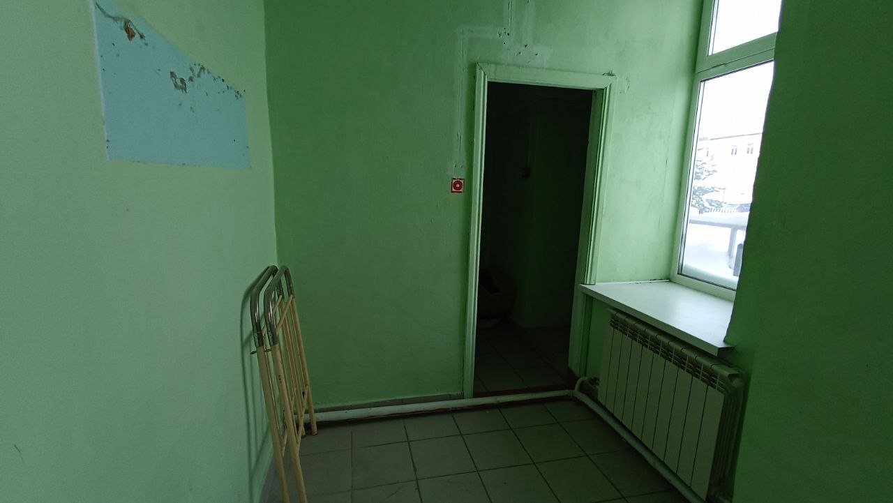 Нежилые помещения, общей площадью 103 кв.м. (№№ помещений на экспликации 58-63), расположенные на втором этаже двухэтажного нежилого здания с кадастровым номером 59:39:0880001:654, площадью 846,3 кв.м., по адресу: Пермский край, Чердынский муниципальный округ, с. Покча, ул. Мира, д. 34
