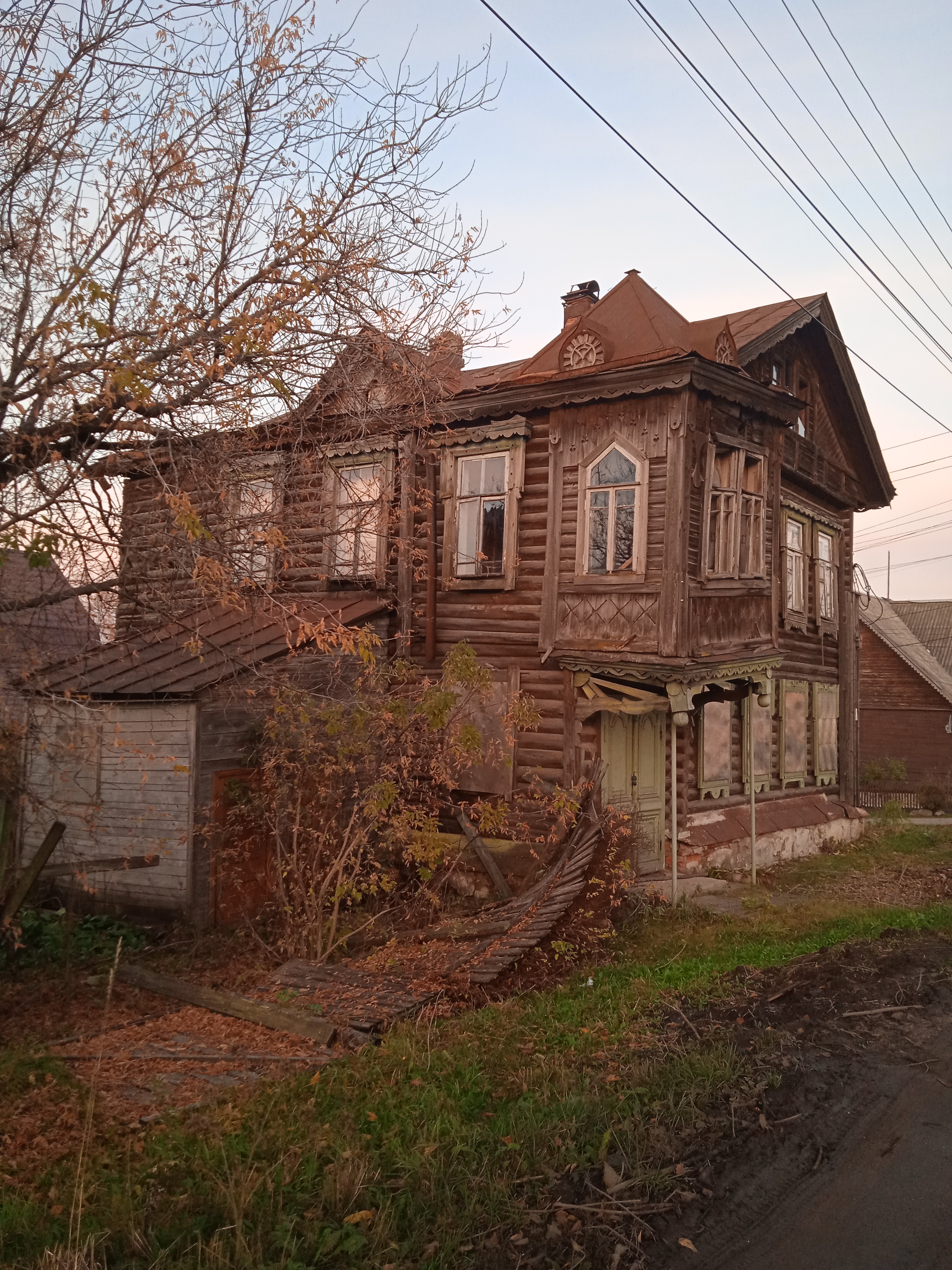 нежилое строение (объект культурного наследия регионального значения «Дом жилой, 2-я пол. XIX в.»), назначение: нежилое, площадь 154,2 кв.м, кадастровый номер 44:21:130206:63