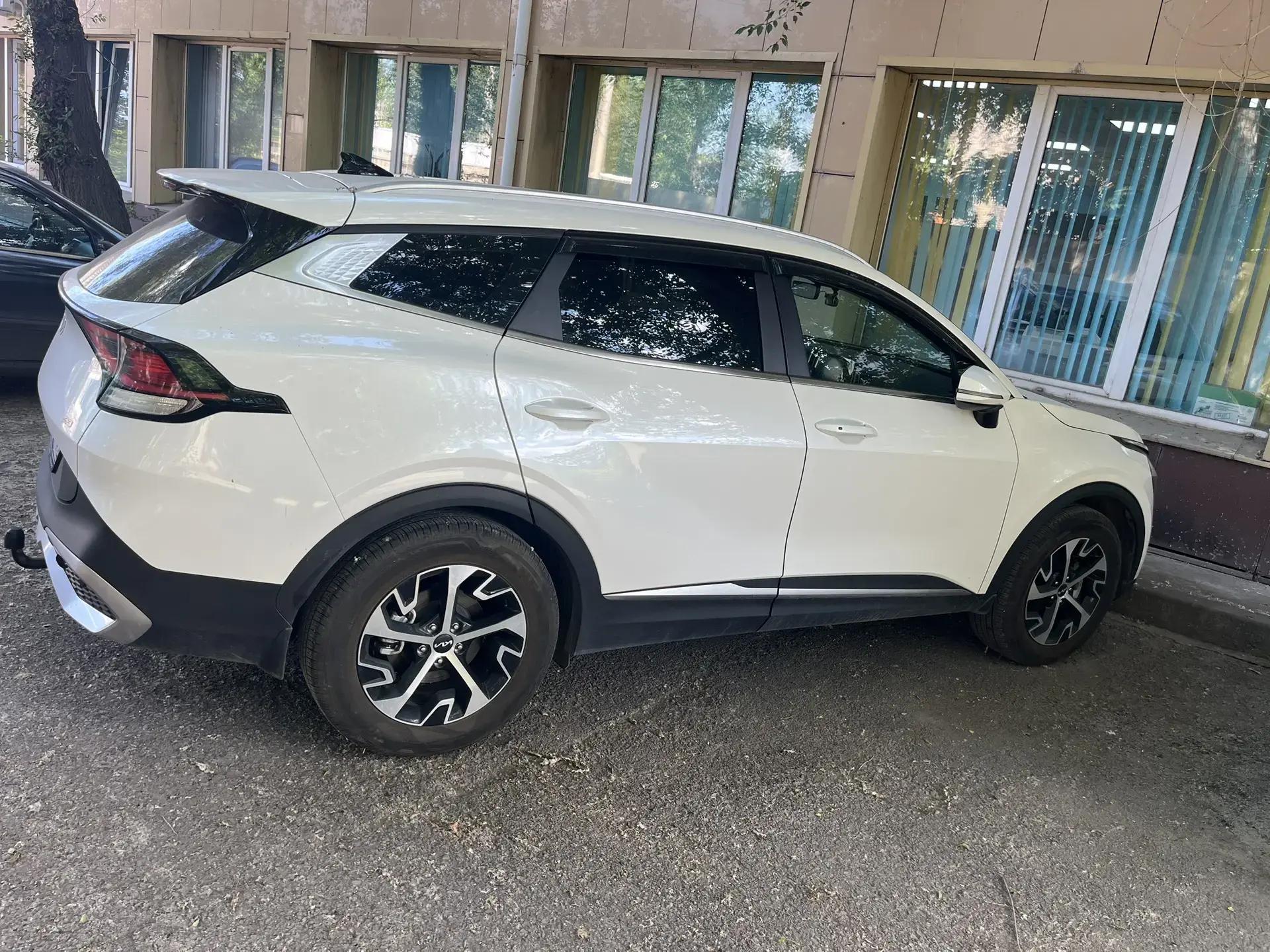 Легковой автомобиль KIA SPORTAGE, 2022 г.в., г/н К235РУ124, VIN XWEPV81FDN0001622, № кузова XWEPV81FDN0001622, цвет белый. В рабочем состоянии, в наличии СТС, ключ. Должник ООО «Ньютон-Сервис». Обременения: Арест, запреты судебного пристава исполнителя на рег. действия. Начальная цена продажи 3048361,00 руб. Задаток 458000,00 руб. (пор. 1496)