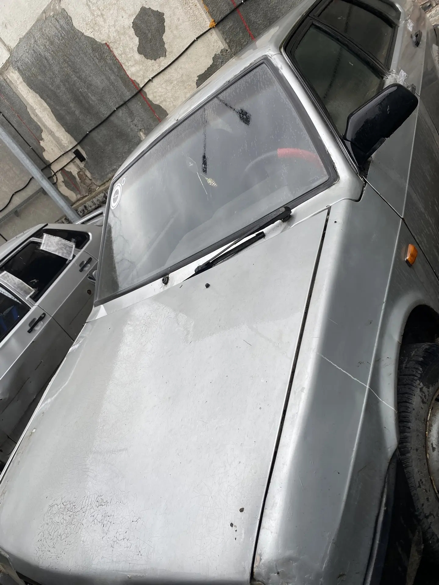 Автомобиль "ВАЗ-21099" без г/н VIN XTA21099033510157 (ключи и документы отсутствуют, техническое состояние не проверялось, пробег не известен). Имущество продается в том виде, в каком оно есть, в случае продажи возврату/обмену не подлежит. За скрытые дефекты имущества Продавец ответственности не несет.