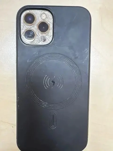 Мобильный телефон марки «iPhone 12 Pro». 1 шт