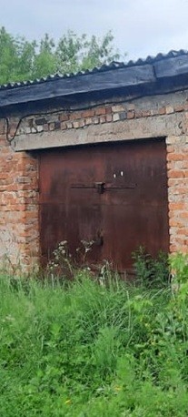 Земельный участок площадью 34 кв.м с кадастровым номером 67:25:0010707:806, с расположенным на нем объектом недвижимого имущества — гараж с кадастровым номером 67:25:0010707:347, по адресу: Смоленская область, муниципальный район Ярцевский, городское поселение Ярцевское, город Ярцево, улица Студенческая, строение 25, гараж 8