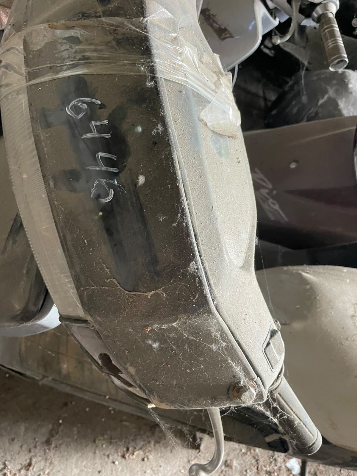 Мопед марки Honda Lead, год выпуска не установлен, без государственного регистрационного знака.