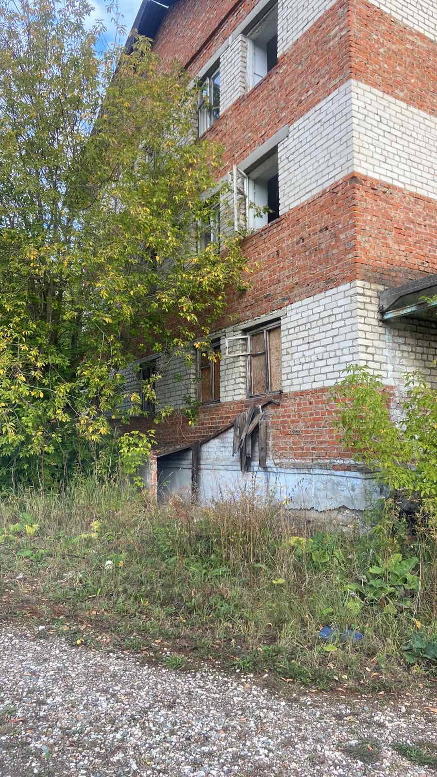 Часть здания общежития (3 этаж), площадью 222,5 кв.м, кадастровый номер 59:32:0050027:13333, по адресу: Пермский край, Пермский район, Сылвенское с/п, с.п.Сылва, ул.Геологов, д.14.