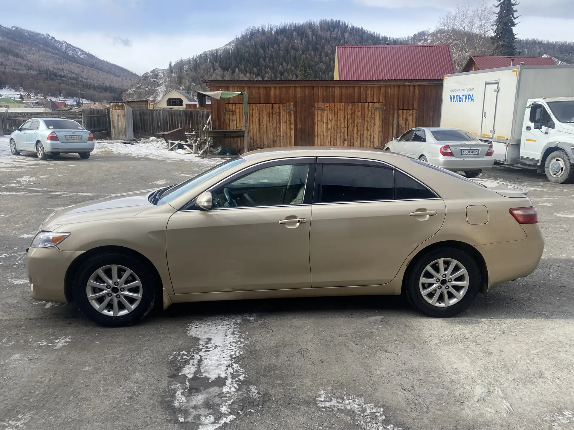 Автомобиль TOYOTA CAMRY