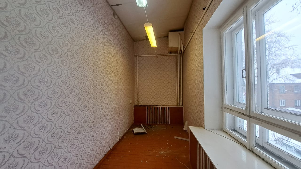 Нежилое помещение, общей площадью 12,1 кв.м., находящееся на втором этаже административного здания, расположенного по адресу: Архангельская область, Котласский муниципальный округ, г. Сольвычегодск, улица Октябрьская, дом 9а, пом.2н (номер 12 в соответствии с нумерацией, установленной на плане помещения II этажа технического паспорта от 20.10.2023)