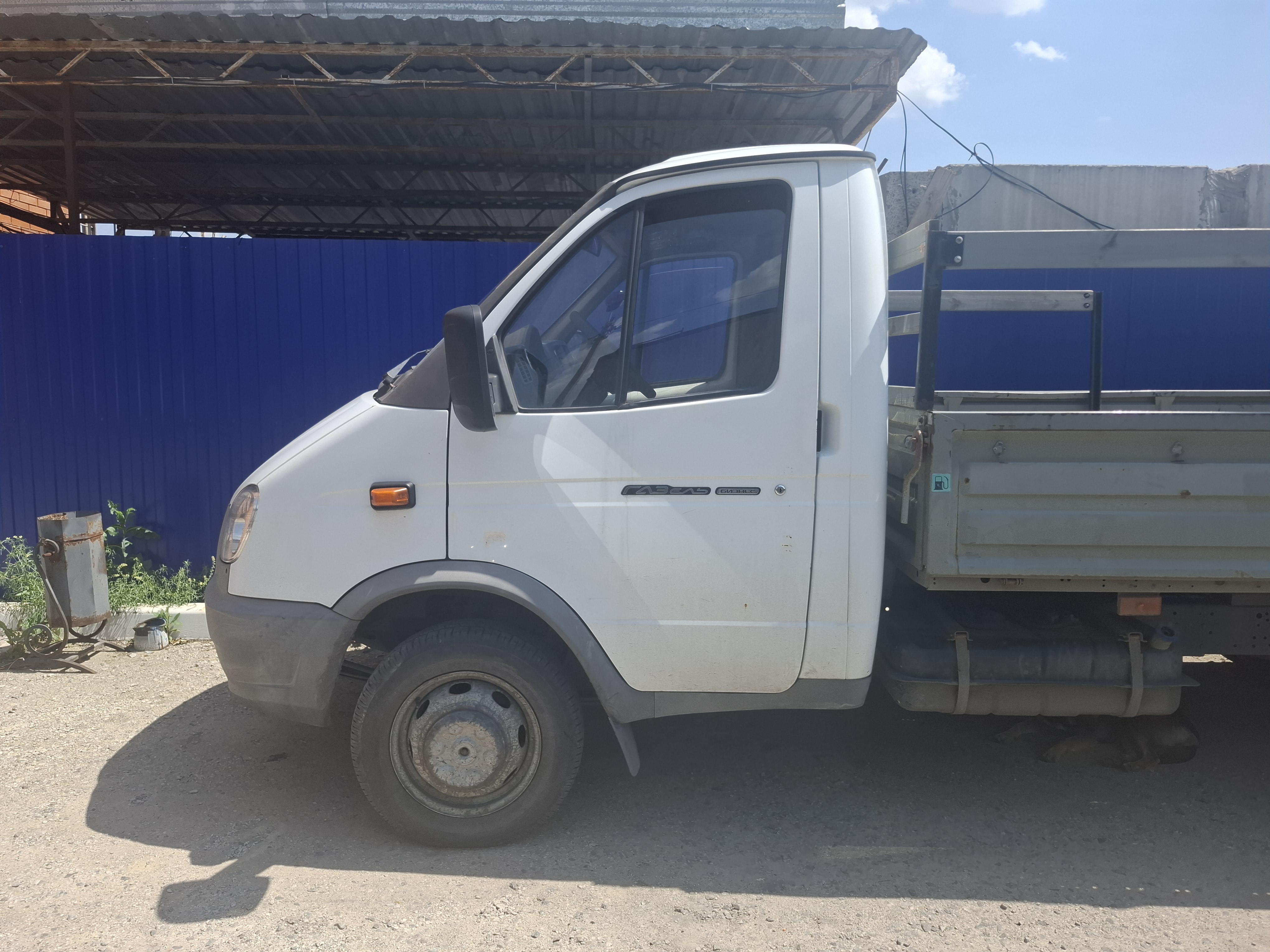 Грузовой бортовой автомобиль ГАЗ 330202, 2016 г.в., г/н Т243ХЕ161, VIN X96330202H2672419, без видимых повреждений, ключ зажигания в наличии, должник ООО ПСК Гидрострой (ИНН 2315160428), (Поручение ТУ Росимущества в РО от 02.02.2026 № 61-89-У). Адрес (местоположение): Ростовская область, г. Новошахтинск, ул. Советской Конституции, д. 6.