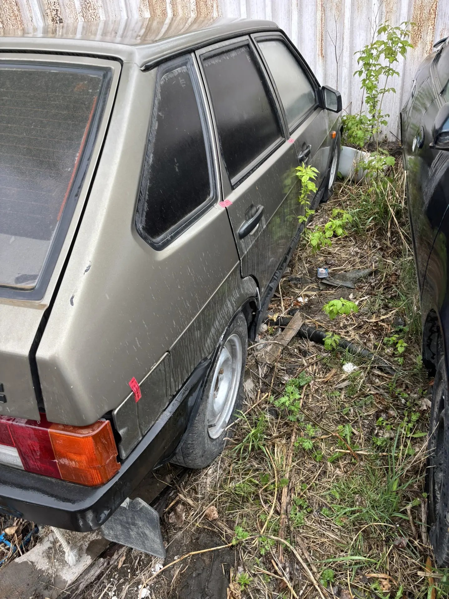 Автомобиль ВАЗ 21093, без г/н, 2001 г.в., VIN XTA21093023133173, двигатель № 3260585, цвет серый комплектность и состояние не проверялась данное имущество обращено в доход государства. Находится в Ачинском районе (Документы отсутствуют)