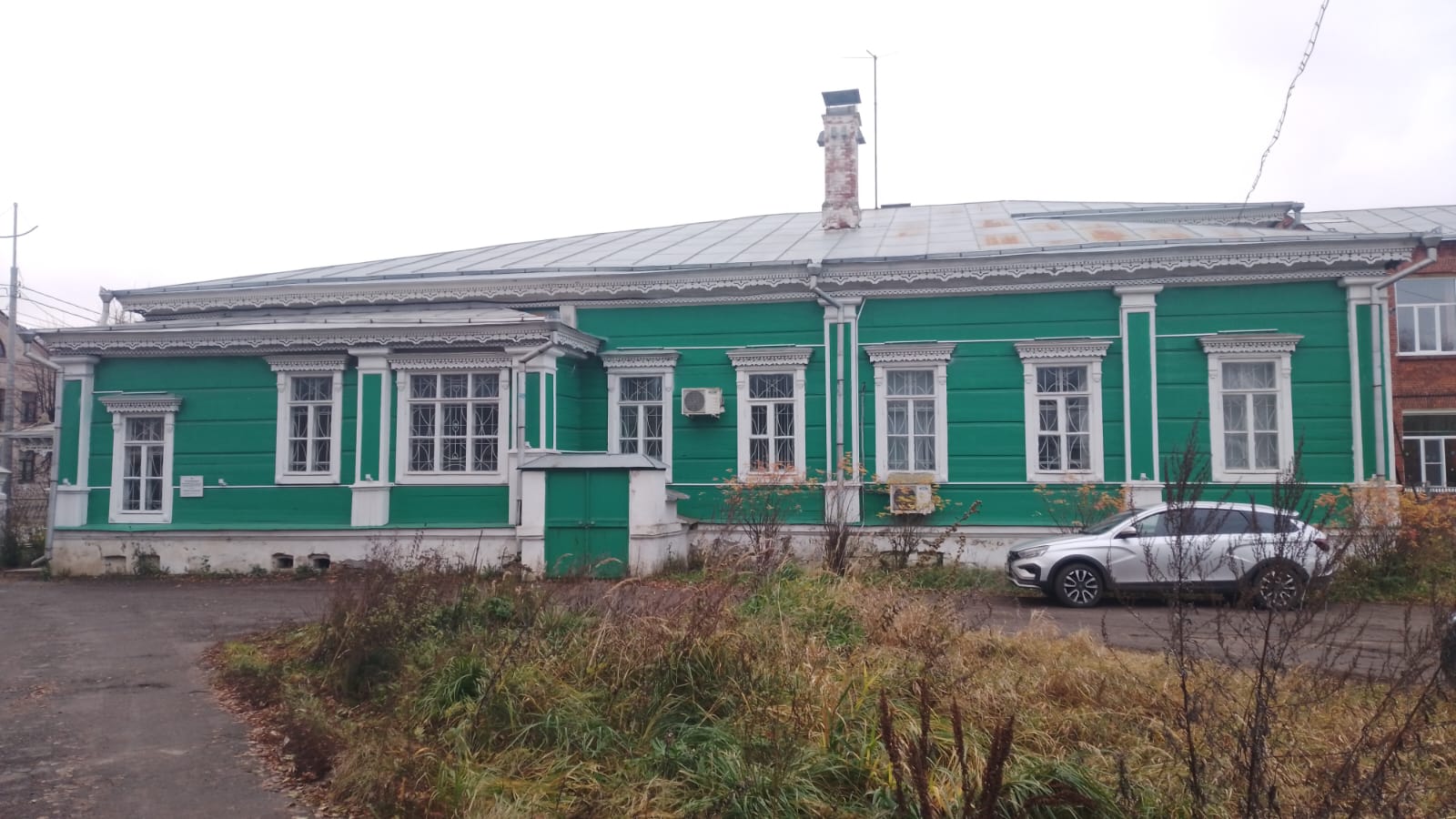 Имущество, находящееся в собственности Ярославской области, расположенное по адресу: Ярославская область, г. Переславль-Залесский, ул. Советская, д. 22, с земельным участком
