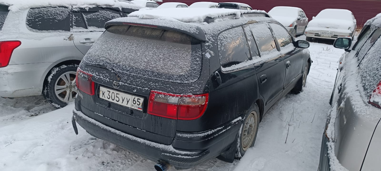 Автомобиль марки “Toyota Caldina” государственный номер К 305 УУ 65
