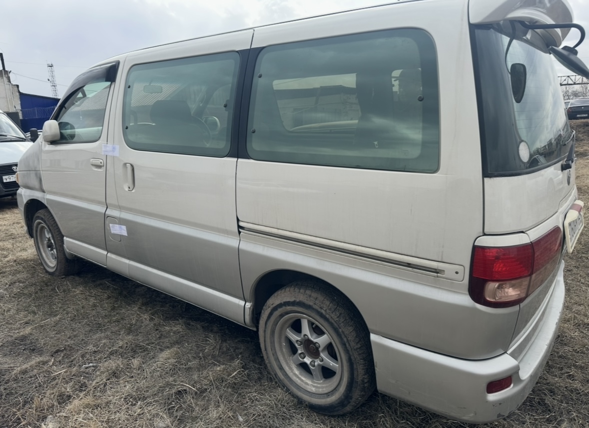 Легковой автомобиль TOYOTA Hiace Regius, 1999г.в., г/н М760НУ124, VIN отсутствует, номер кузова RCH470019169, номер двигателя 2190664, цвет белый/серый. Начальная цена продажи 786 250 руб. Задаток 117950 руб.