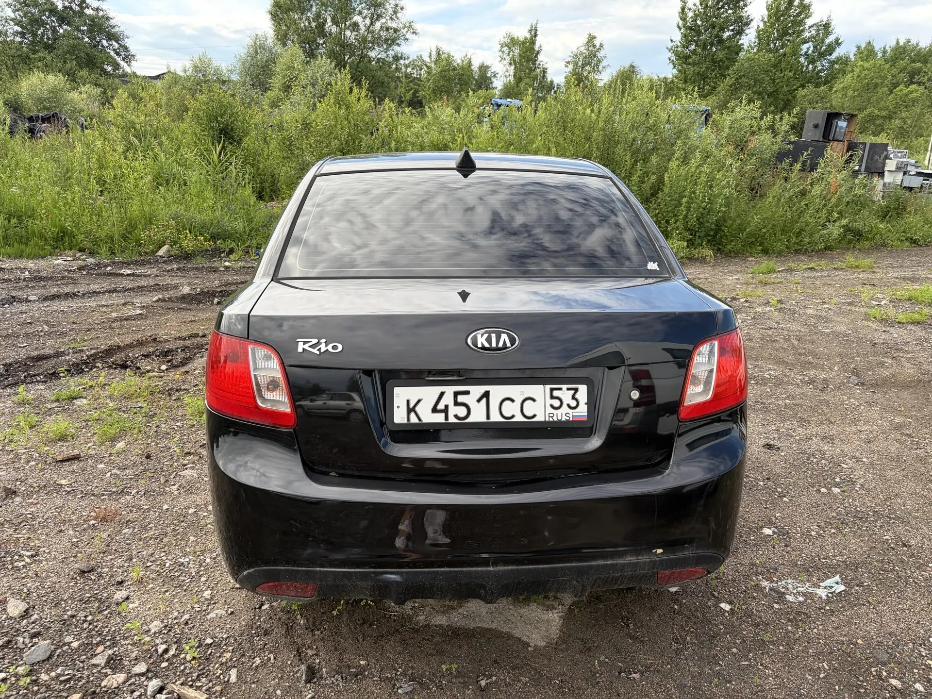Легковой седан KIA RIO, 2009 года выпуска, государственный номер К451СС53, идентификационный номер (VIN) XNADH411AA6610502, цвет: Чёрный