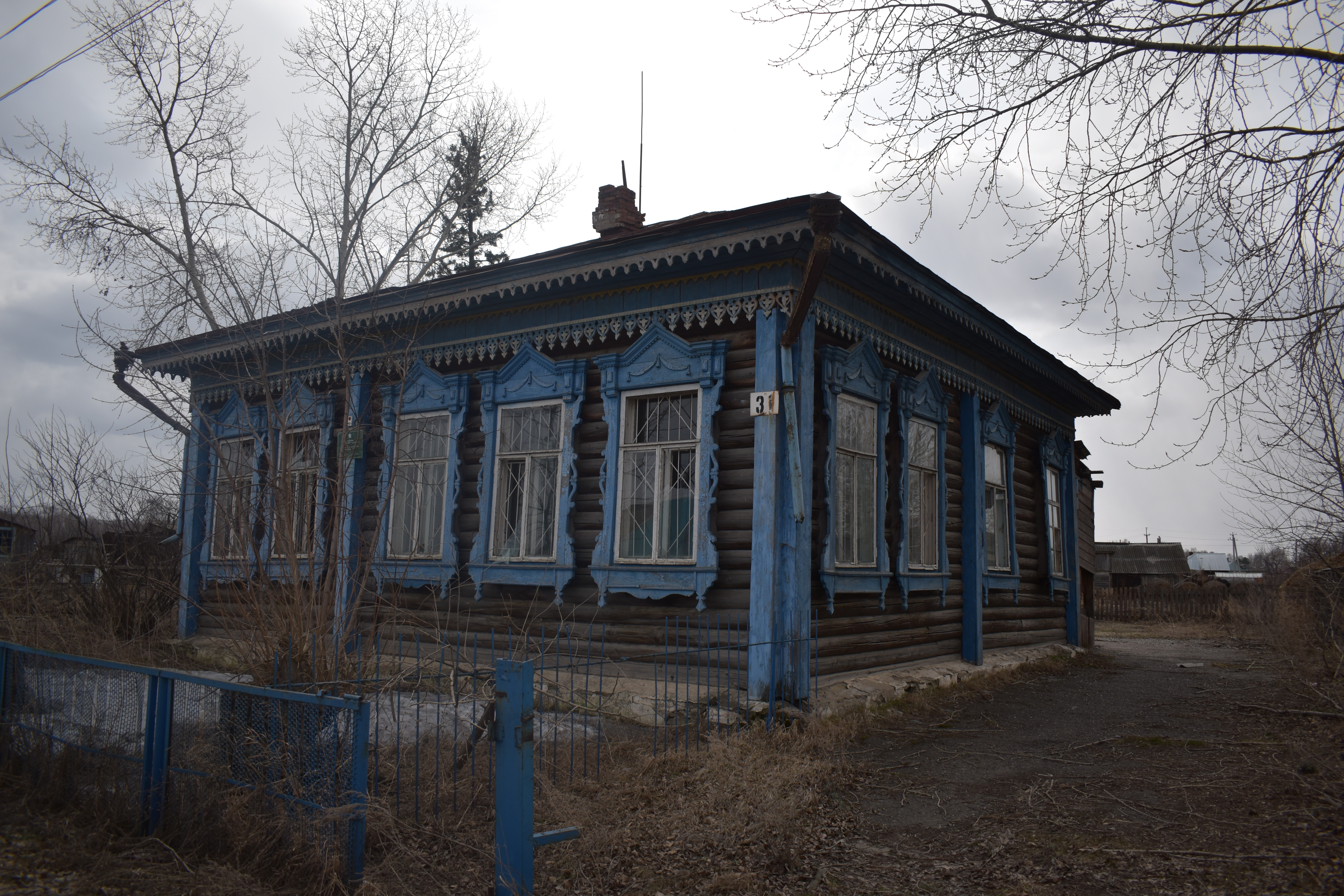 Здание, объект культурного наследия (памятник истории и культуры) народов Российской Федерации, состояние которого признано неудовлетворительным