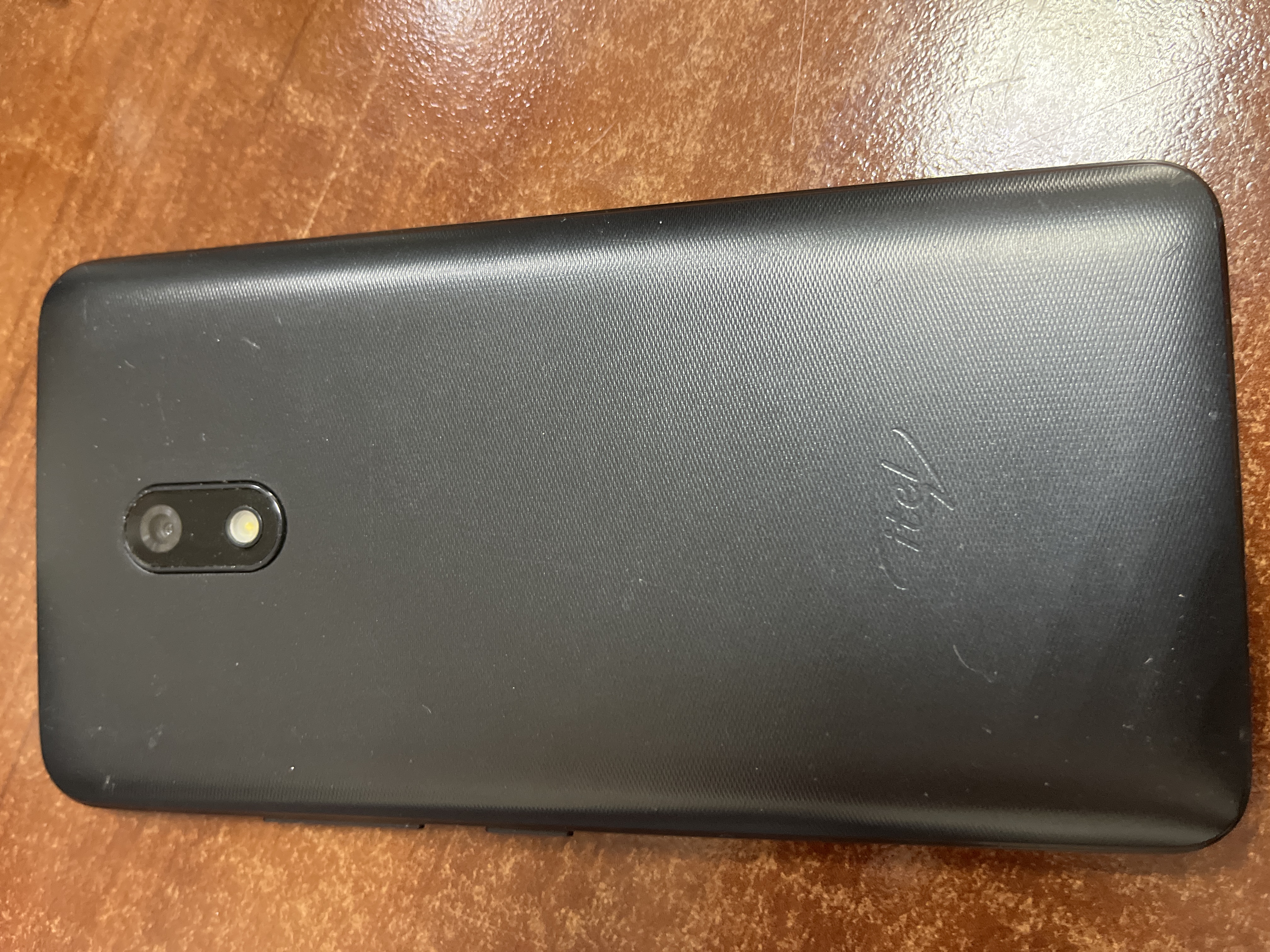 Сотовый телефон марки Itel 5 ,черного цвета — 1 шт.