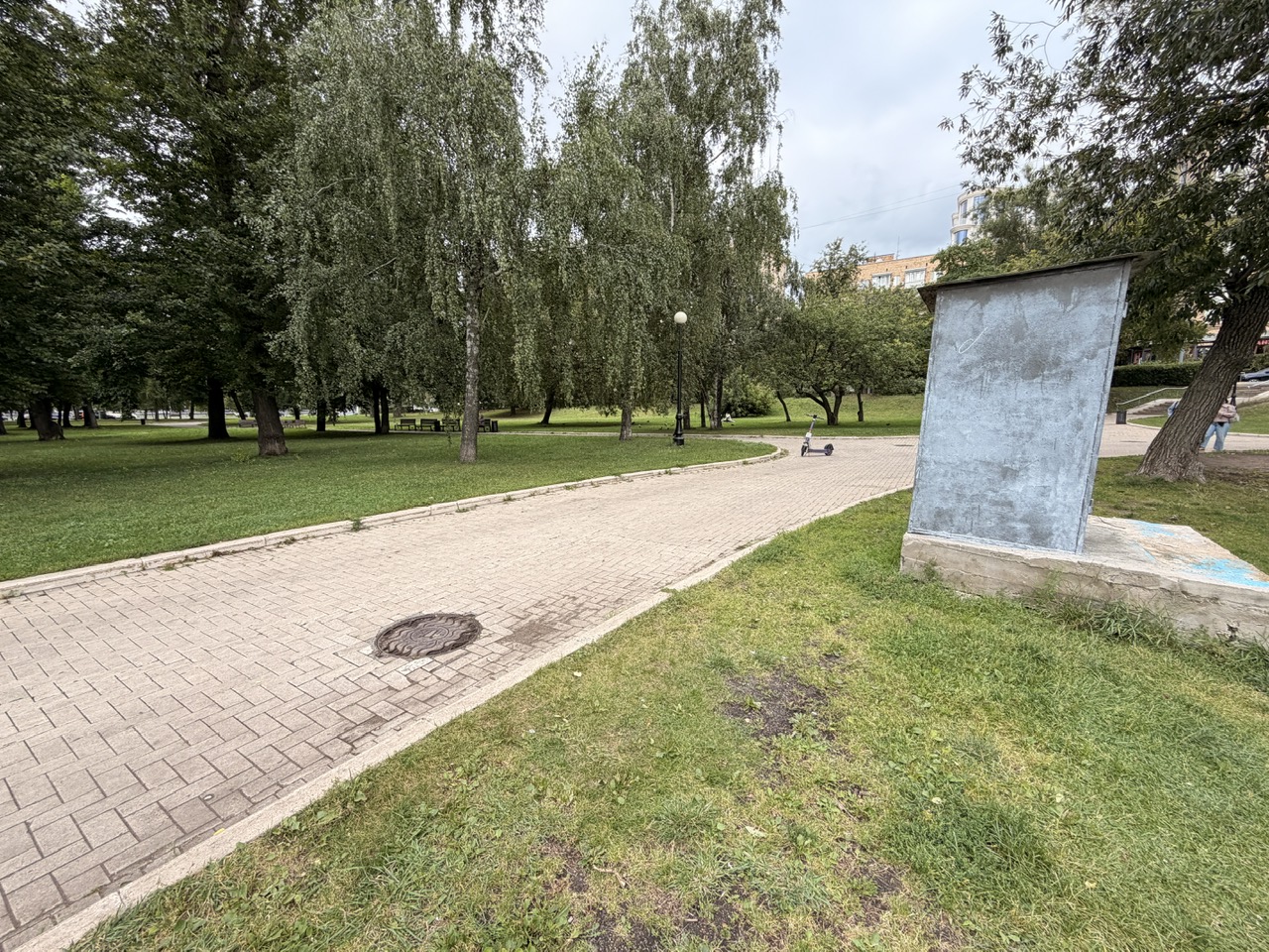 Нестационарный торговый объект "Тележка" по адресу: г. Москва, Новодевичий проезд, вл. 4 (Новодевичьи пруды), специализация "«Мороженое» общей площадью 2,5 кв. м