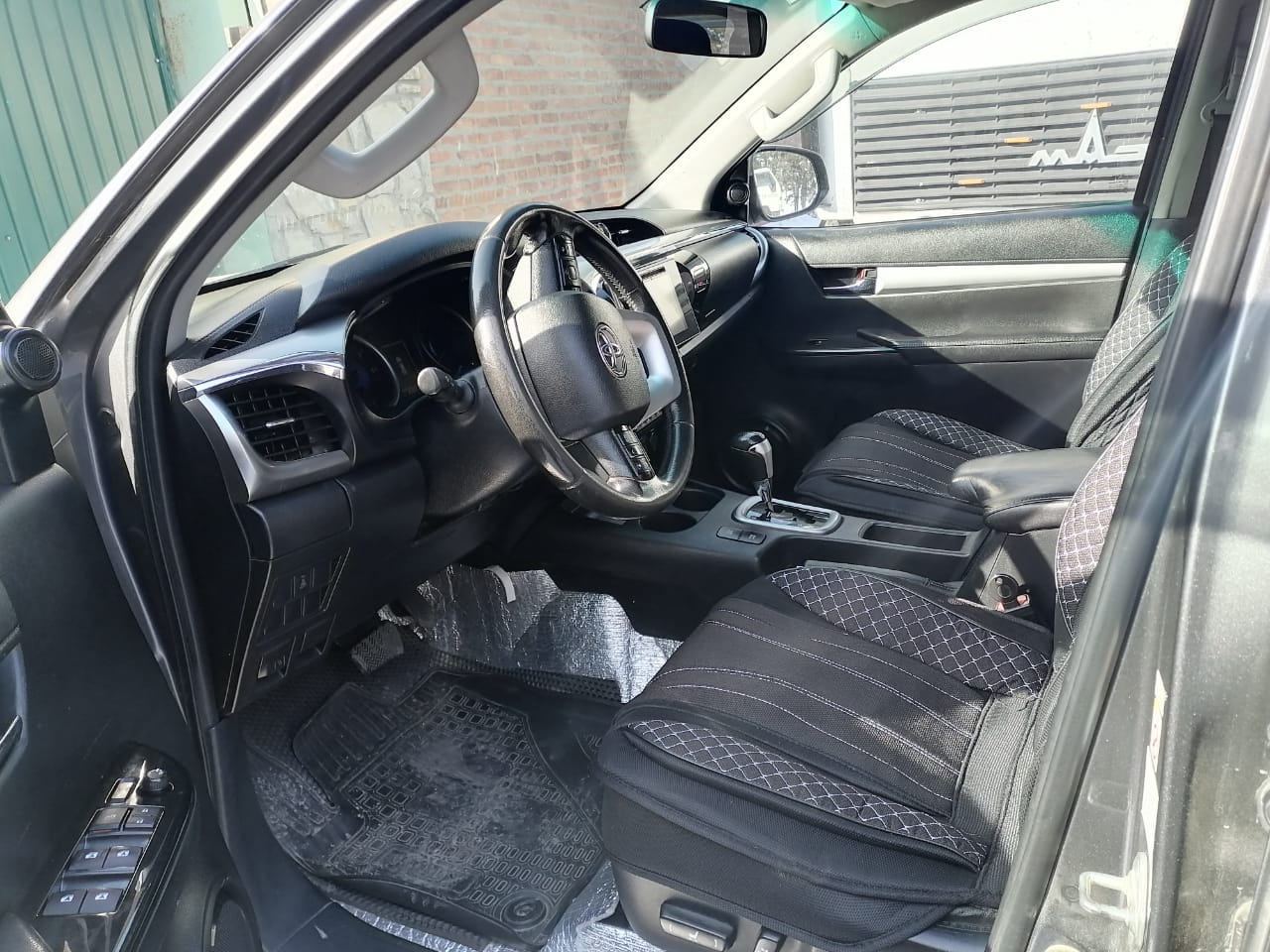 Автотранспортное средство Toyota Hilux, 2016 года выпуска, идентификационный номер (VIN) MR0BA3CD700105254.