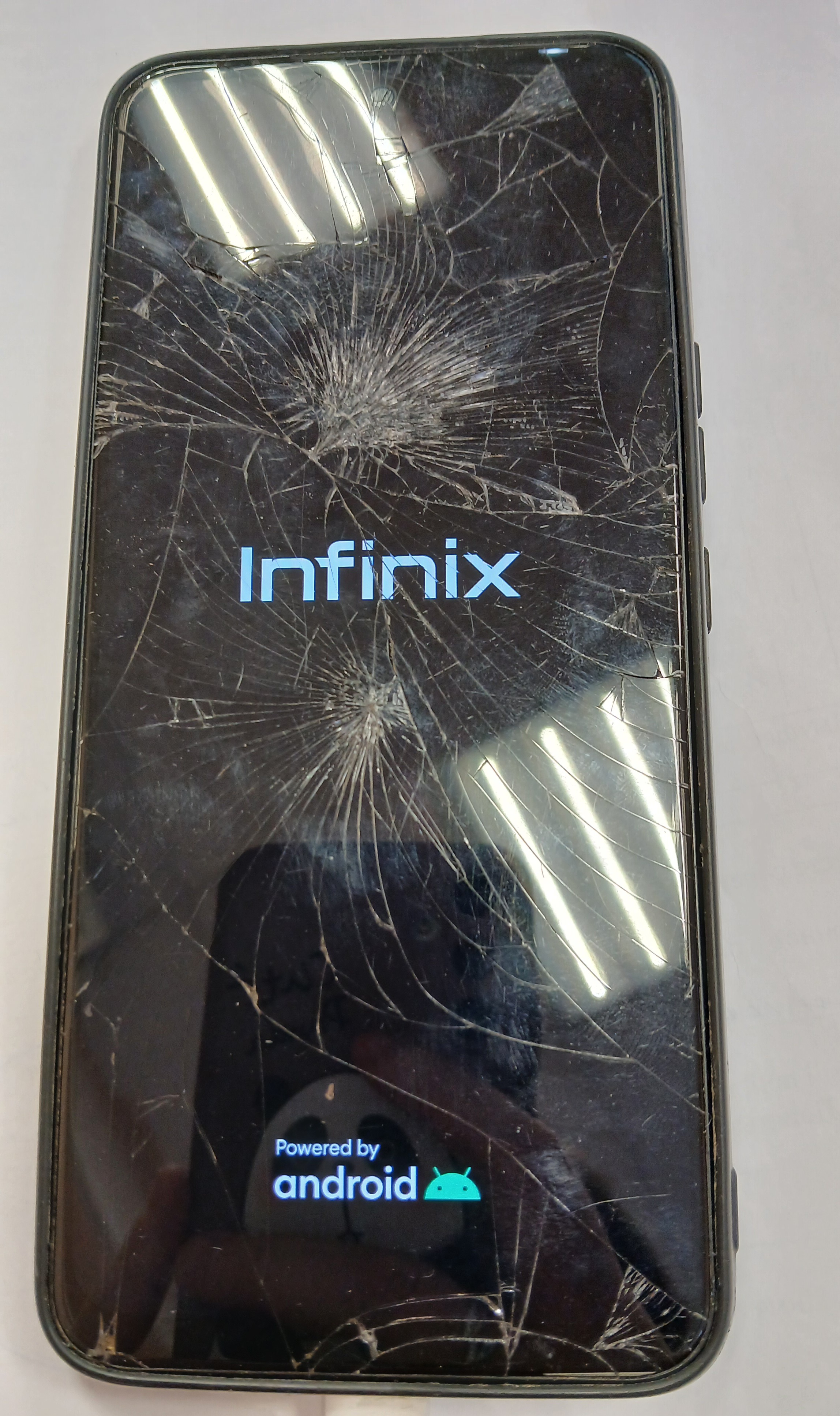 Телефон REDMI - 1 шт. (Ув. №3187 К от 01.12.2025 г.); телефон Samsung Note 20 Ultra SM-N985F/DS - 1 шт. (Ув. №3144 К от 26.11.2025 г.); сотовый телефон IPHONE XR - 1 шт. (Ув. №3212 К от 03.12.2025 г.) и телефон Infinix hot 12 play - 1 шт. (Ув. №3176 К от 28.11.2025 г.) рабочее состояние не проверялось, реализация в качестве годных остатков. Имущество продается в том виде, комплектности и состоянии, в каком оно есть у Продавца.За скрытые дефекты имущества Продавец ответственности не несет.