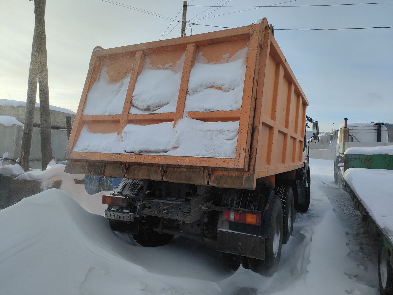 Грузовой самосвал МАЗ 5516X5-481-000, 2016 года выпуска, цвет - белый, идентификационный номер (VIN) Y3M5516XG0000311, государственный регистрационный номер C698KT03.