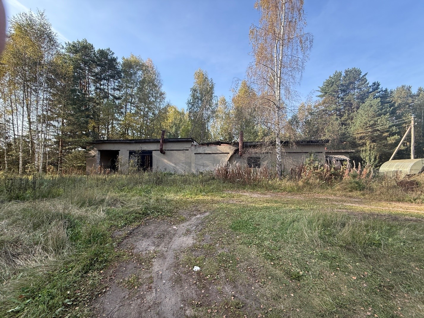 1. Нежилое здание (здание гаража, котельной), назначение: гараж, общей площадью: 190.5 кв. м., этажность: 1, кадастровый номер: 76:03:010101:884, местоположение: Ярославская область, Брейтовский р-н, Севастьянцевский сельский округ, примерно в 11 метрах по направлению на юго-восток от ориентира с. Черкасово Севастьянцевского сельского округа, расположенного за пределами участка. 2. Земельный участок, кадастровый номер: 76:03:020101:113, местоположение: Ярославская область, р-н Брейтовский.