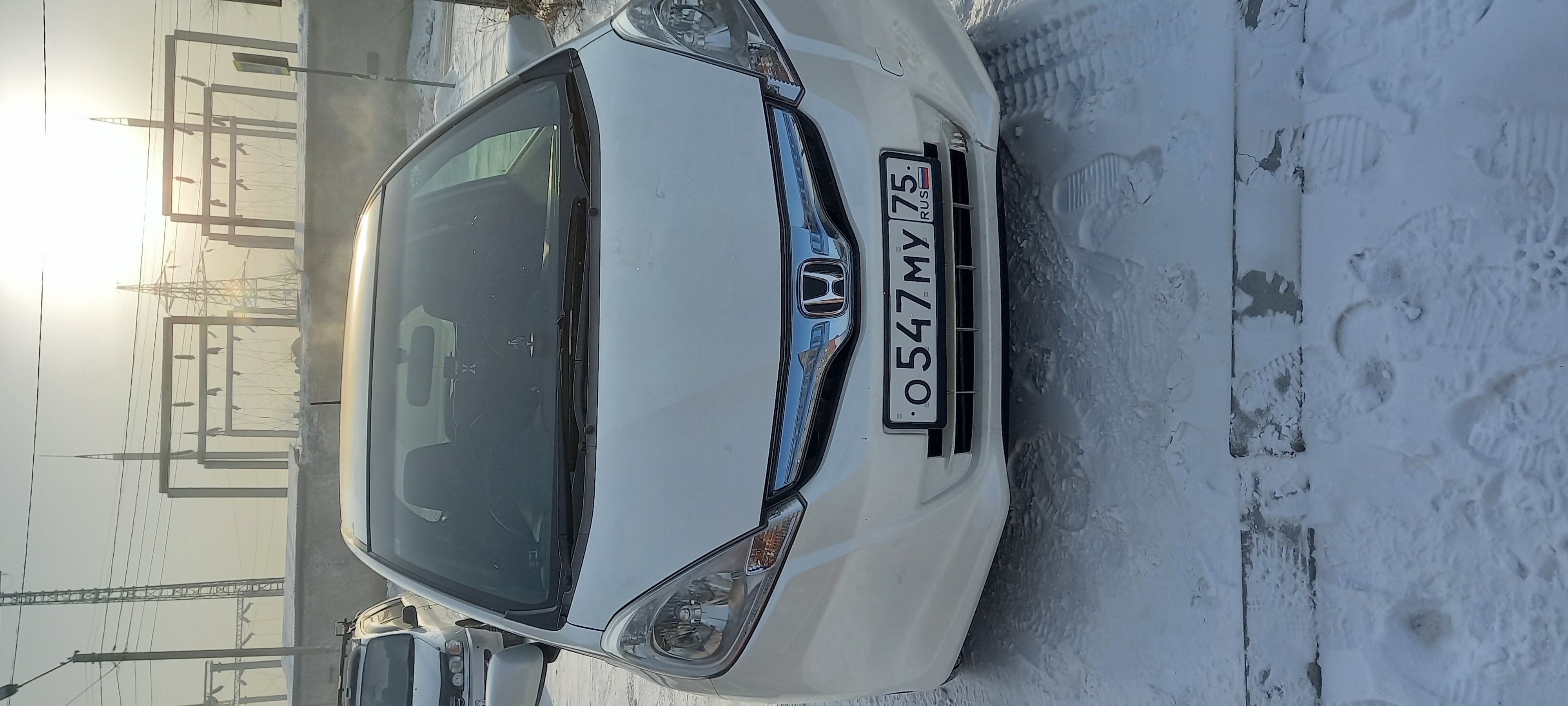 Легковой комби (хэтчбек): HONDA FIT HYBRID, 2012 г.в., г/н О547МУУ75, цвет белый, номер кузова (прицепа): GP11223288. ПТС отсутствует