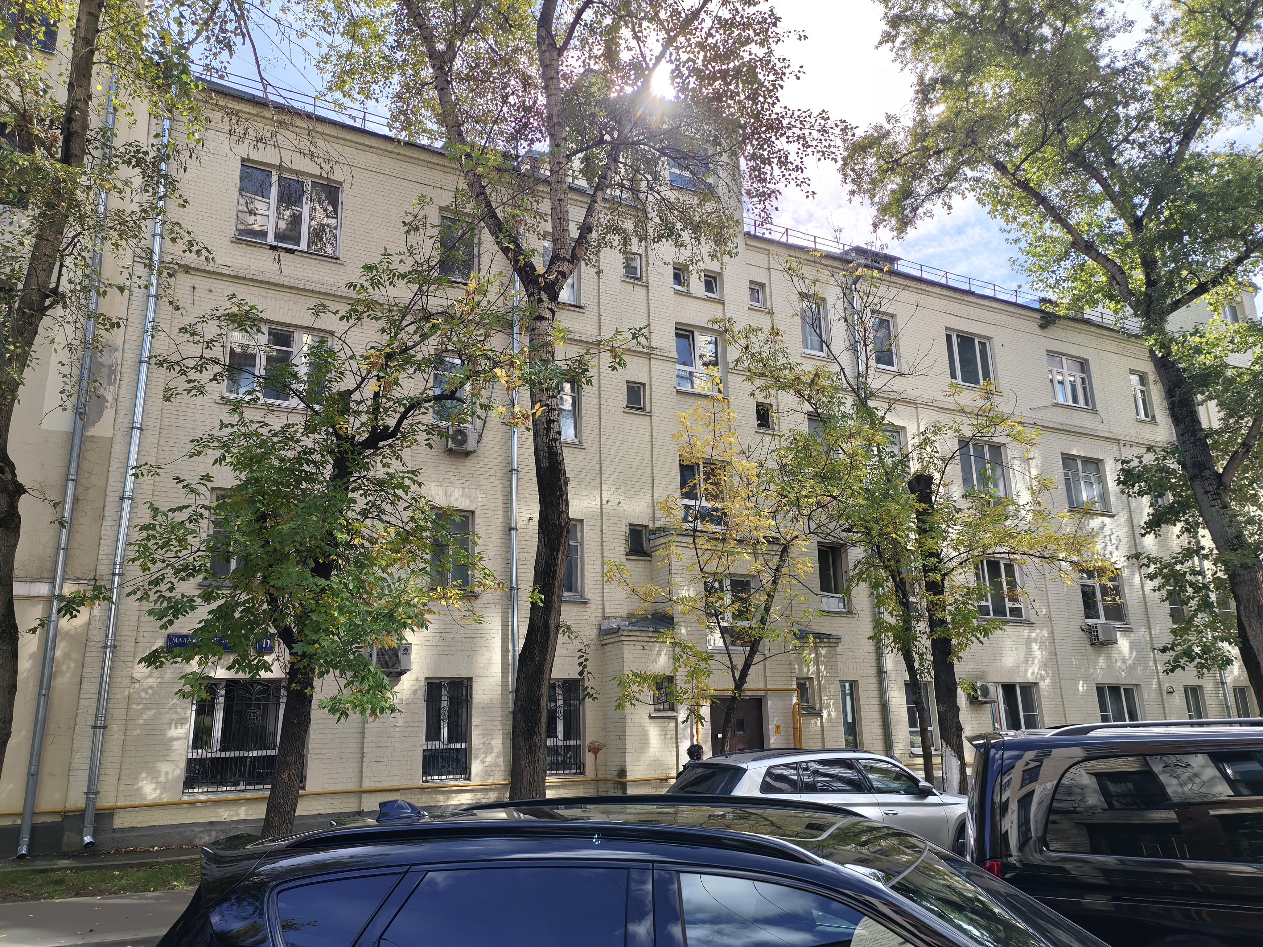 Продажа имущества, находящегося в собственности города Москвы: жилое помещение по адресу: г. Москва, ул. М. Пироговская, д. 11, кв. 13, общей площадью 56,7 кв. м. (Этаж № 4). кадастровый номер: 77:01:0005008:3039