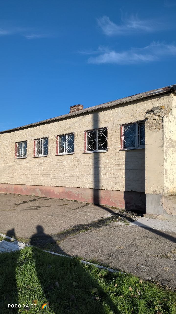 здание банно-прачечного комбината, кадастровый номер 93:00:0000000:38943, расположенное по адресу: Российская Федерация, Донецкая Народная Республика, муниципальный округ Шахтерский, с. Розовка, ул. Щорса, дом 2, площадью 211,0 кв. м