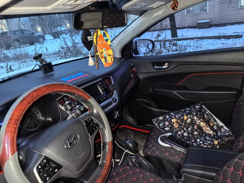 Легковой автомобиль HYUNDAY SOLARIS, 2010 года выпуска, государственный номер К475ВЕ53, идентификационный номер (VIN) Z94K241BAKR115762. Цвет: серый.