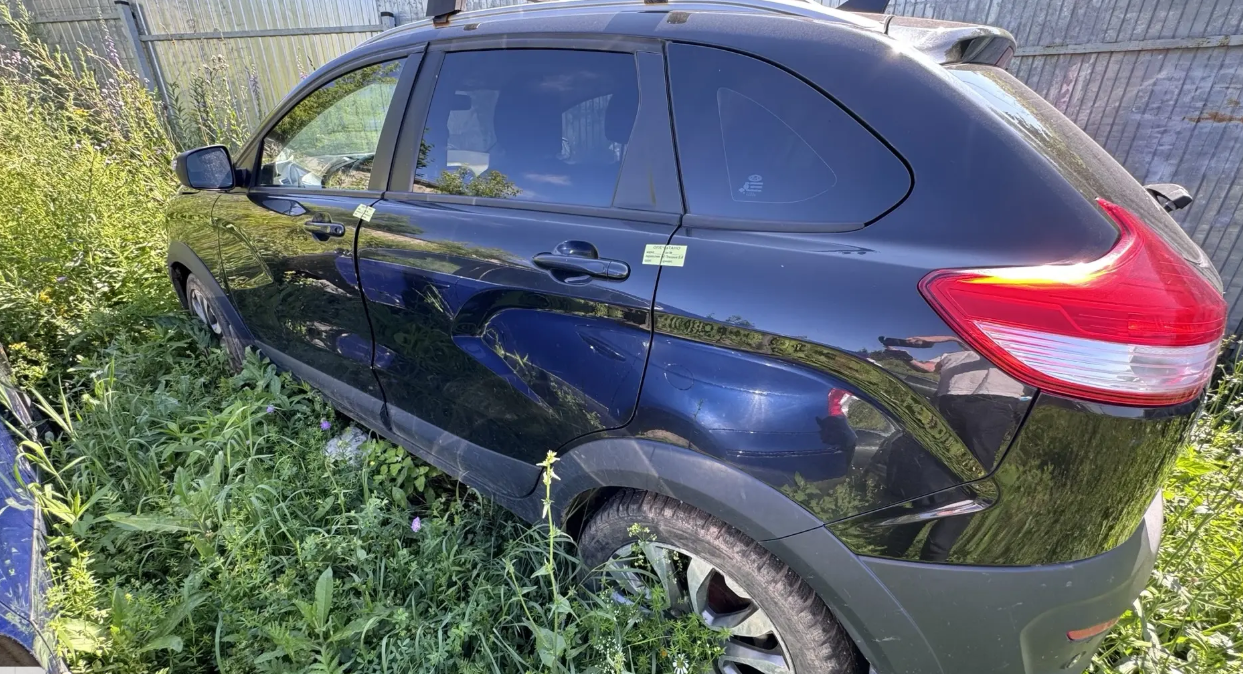 Легковой автомобиль LADA XRAY, 2019 г.в., с г.н. К186МС21, VIN XTAGAB330L1266799, цвет черный, правая передняя дверь имеет вмятину, б/у, (21-008640) Имеется залог.