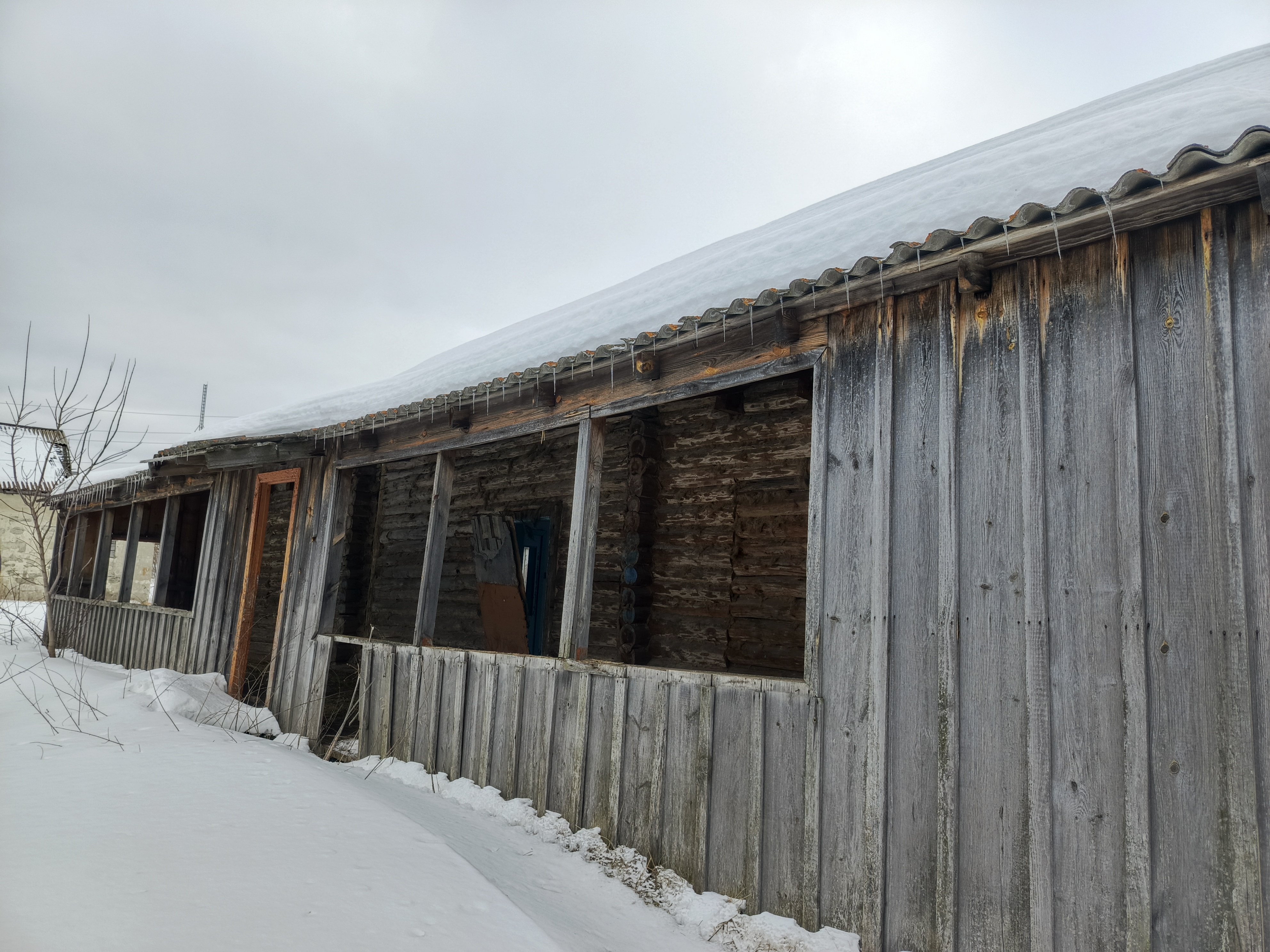 1. Нежилое здание (школа), 2. Земельный участок, общей площадью 1581 кв. м,
